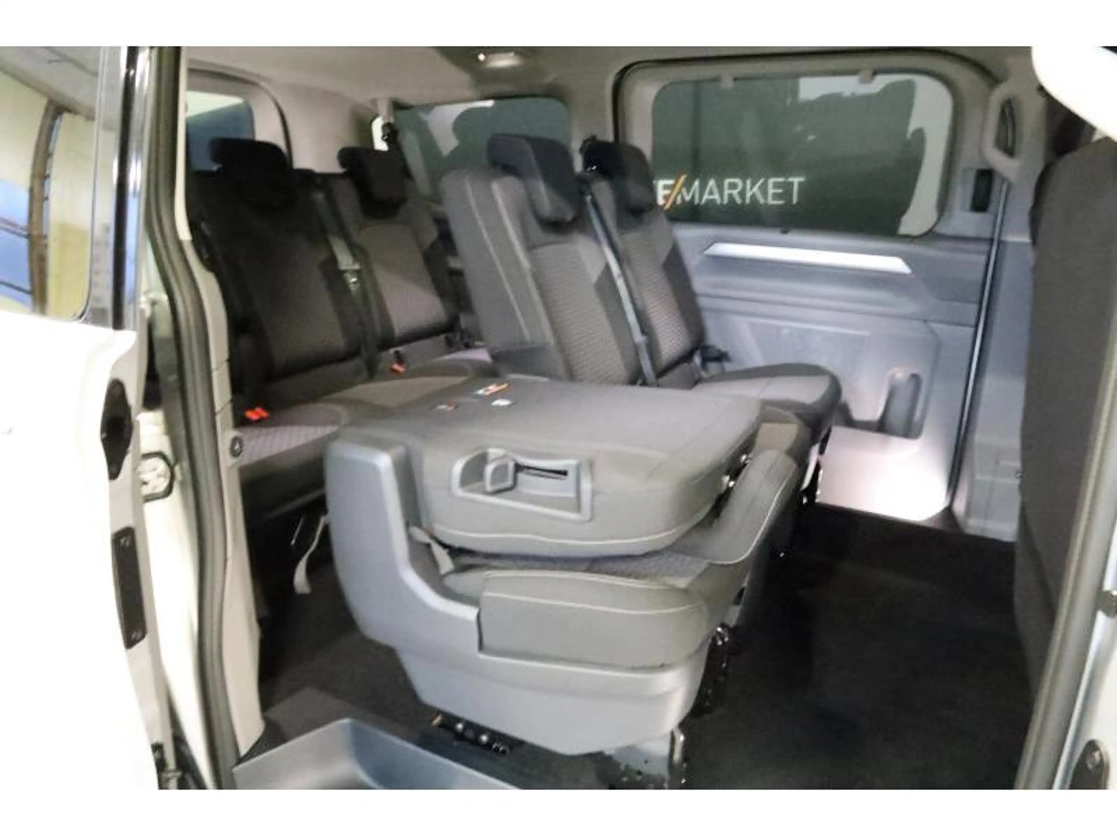 Volkswagen T7 Caravelle STYLE COURT A8 — photo 14