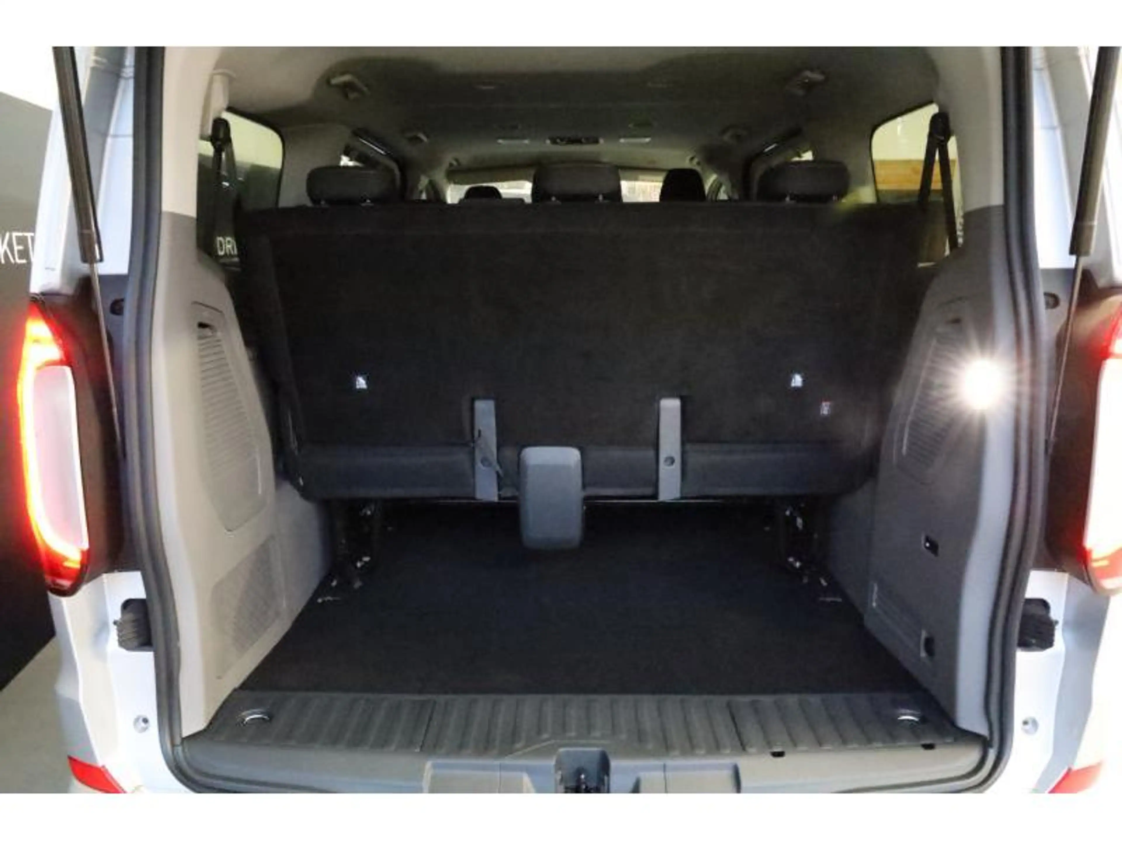 Volkswagen T7 Caravelle STYLE COURT A8 — photo 7