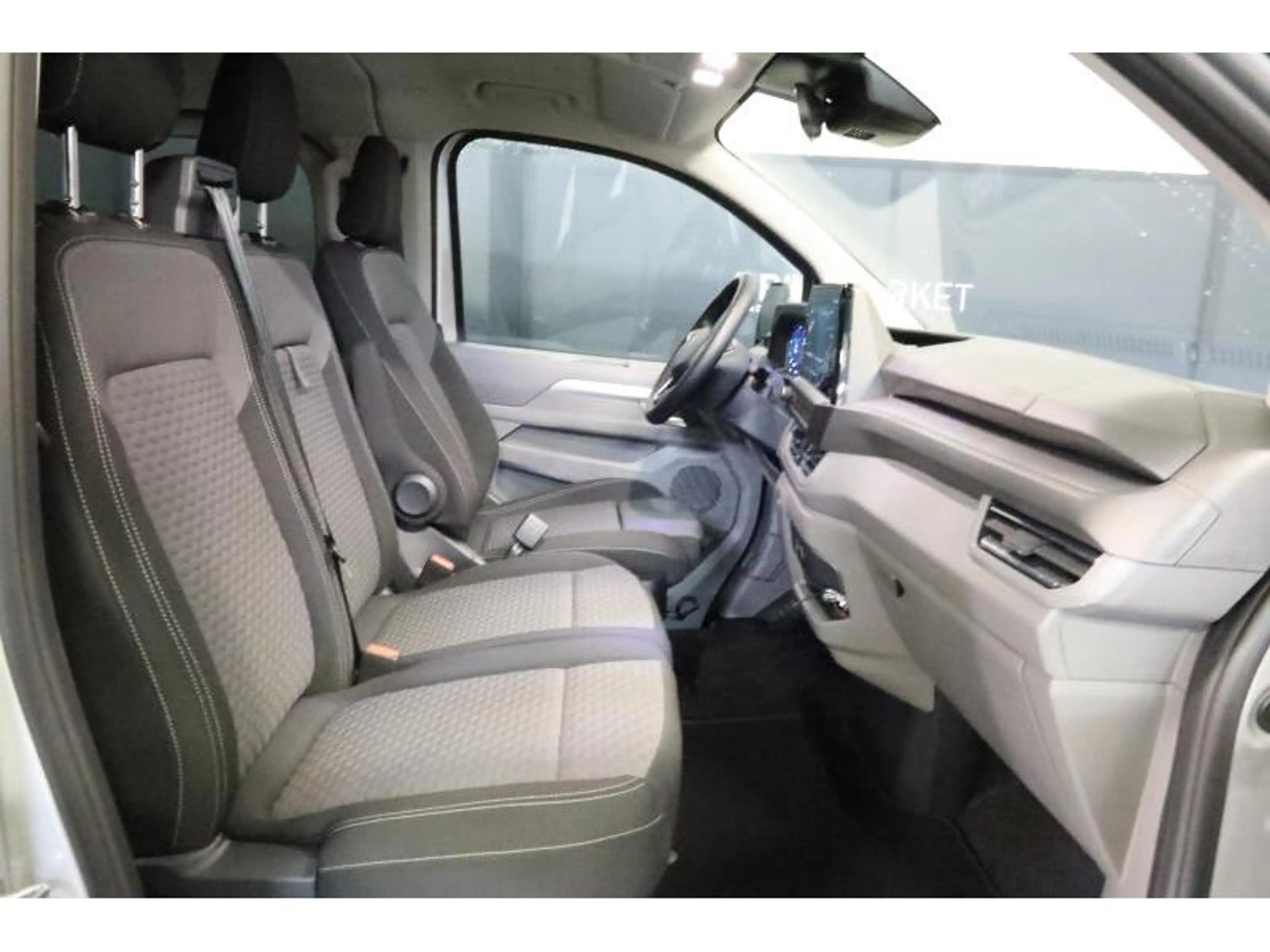 Volkswagen T7 Caravelle STYLE COURT A8 — photo 12
