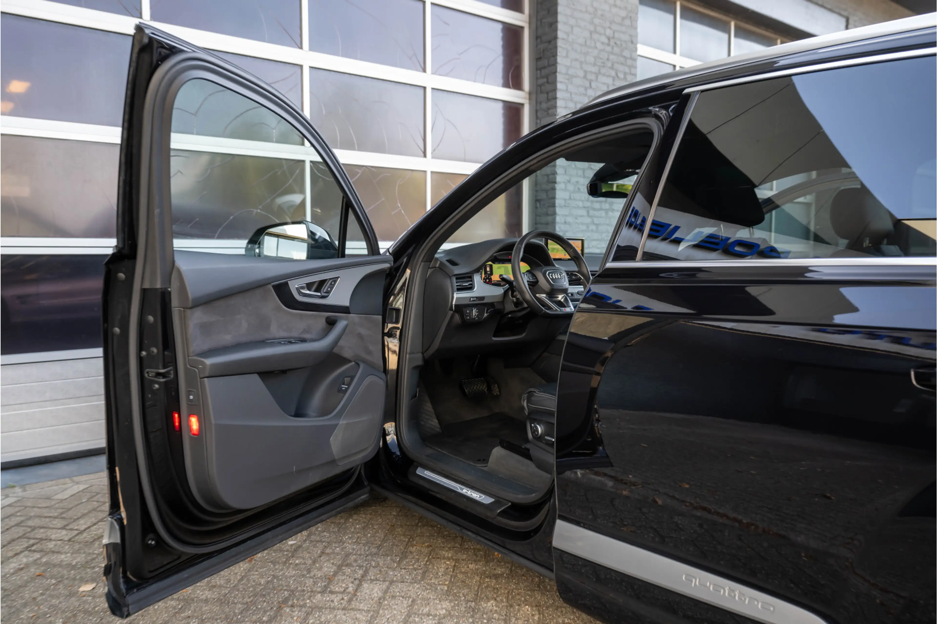 Audi Q7 e-tron 3.0 TDI quattro Sport Pano, Luchtvering, Sport-Sea — photo 18