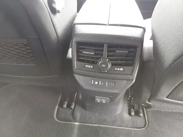 Peugeot 5008 view 5