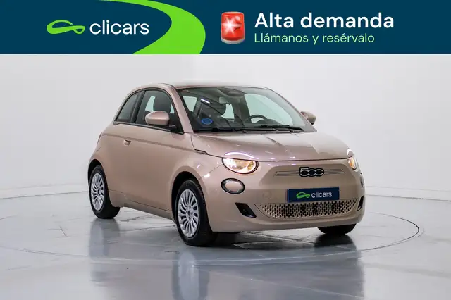 Fiat 500e view 3