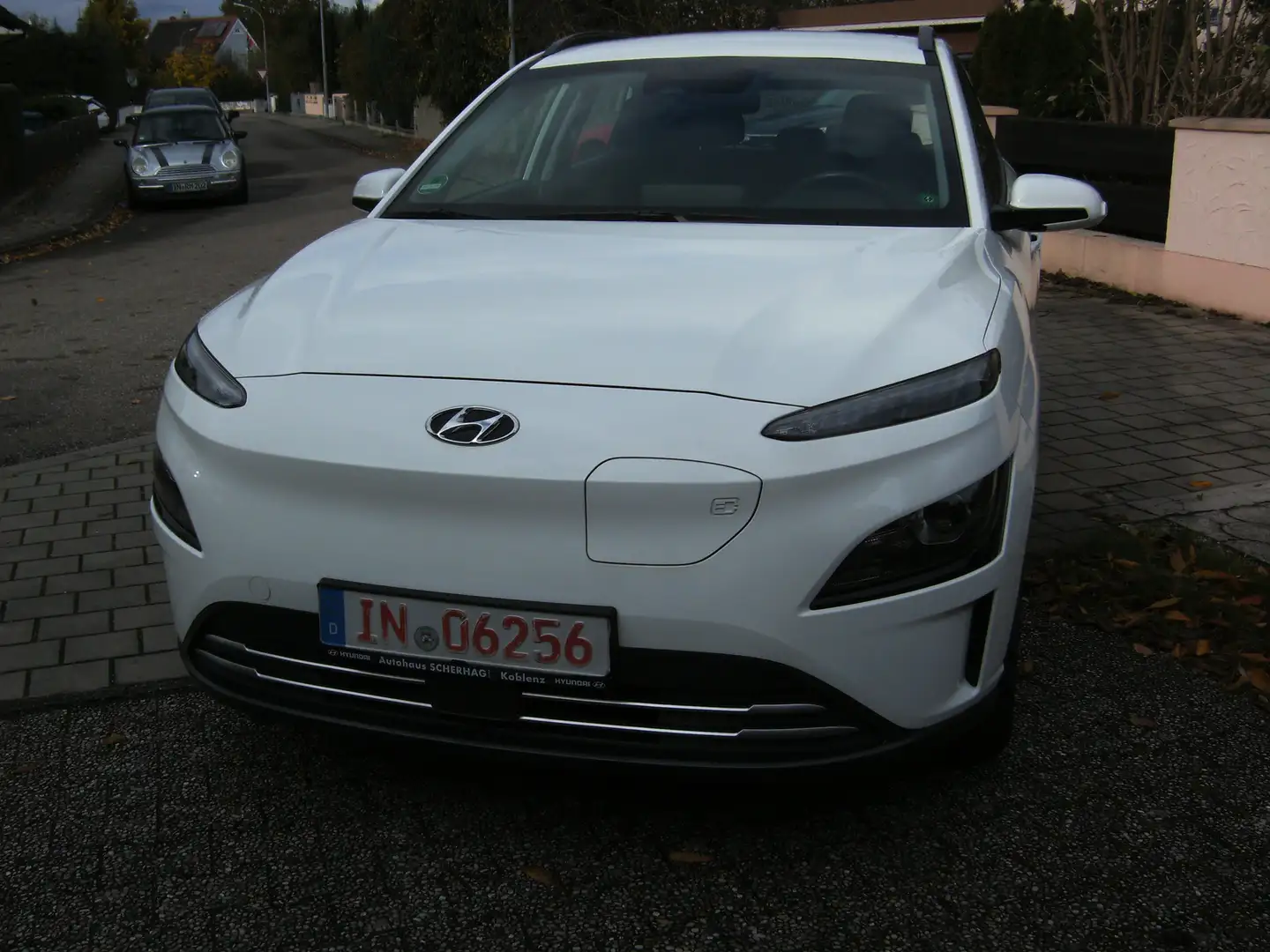 Hyundai KONA Select Elektro 2WD Sitzhei. Kamera DAB Lenkrqdhei. Weiß - 2