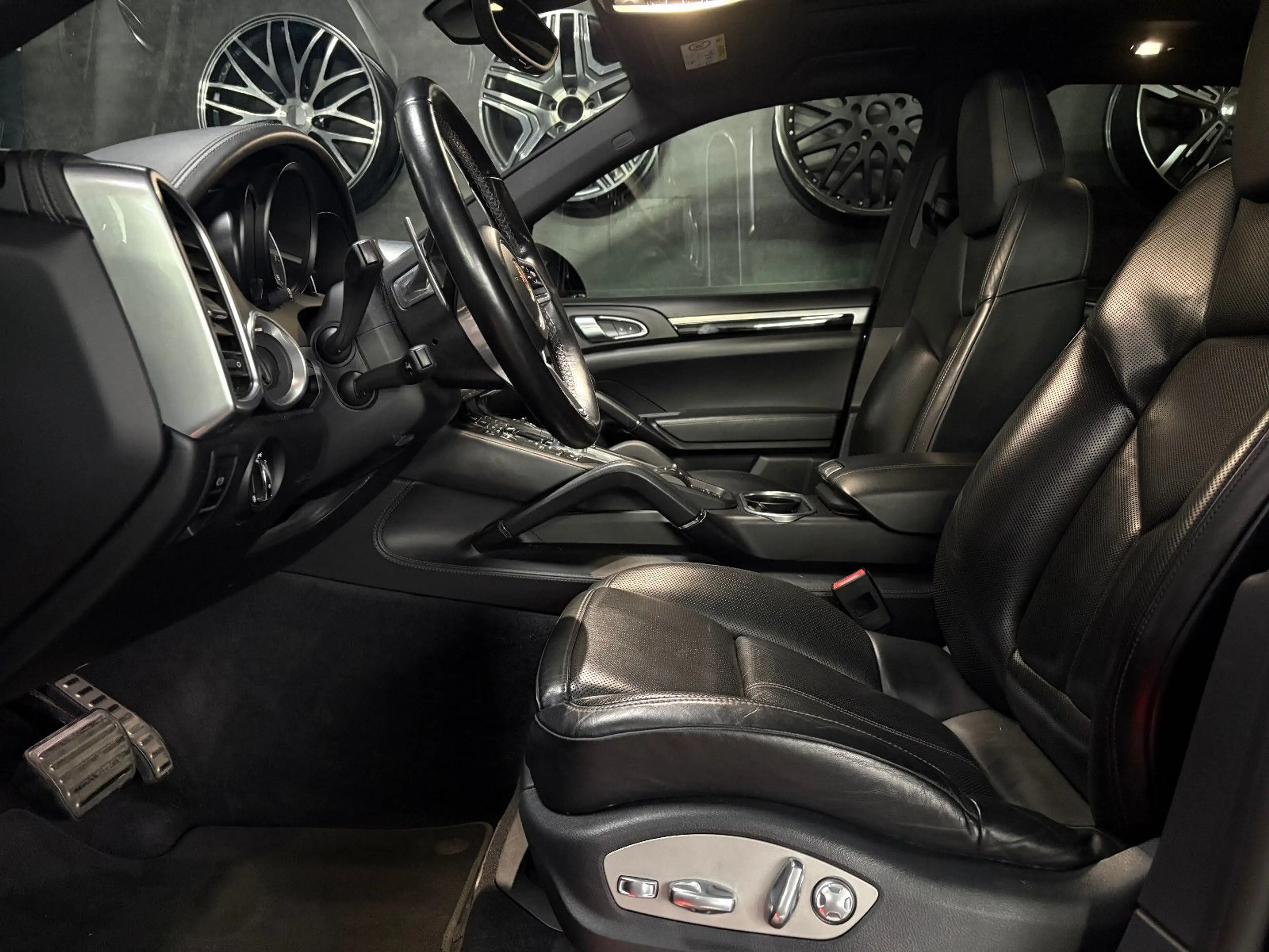 Porsche Cayenne S Platinum Edition Porsche Approved — photo 14
