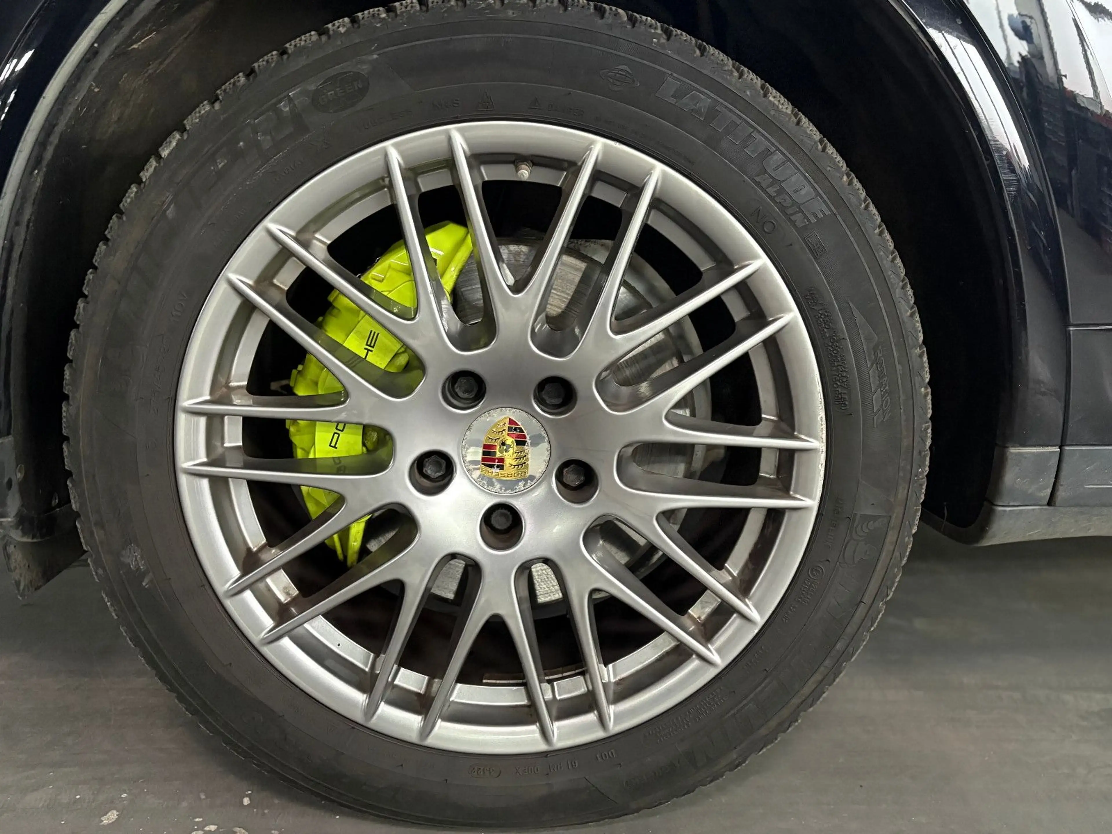 Porsche Cayenne S Platinum Edition Porsche Approved — photo 12