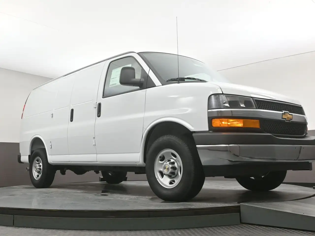 Chevrolet Express 2500 снимка Chevrolet Express 2500
