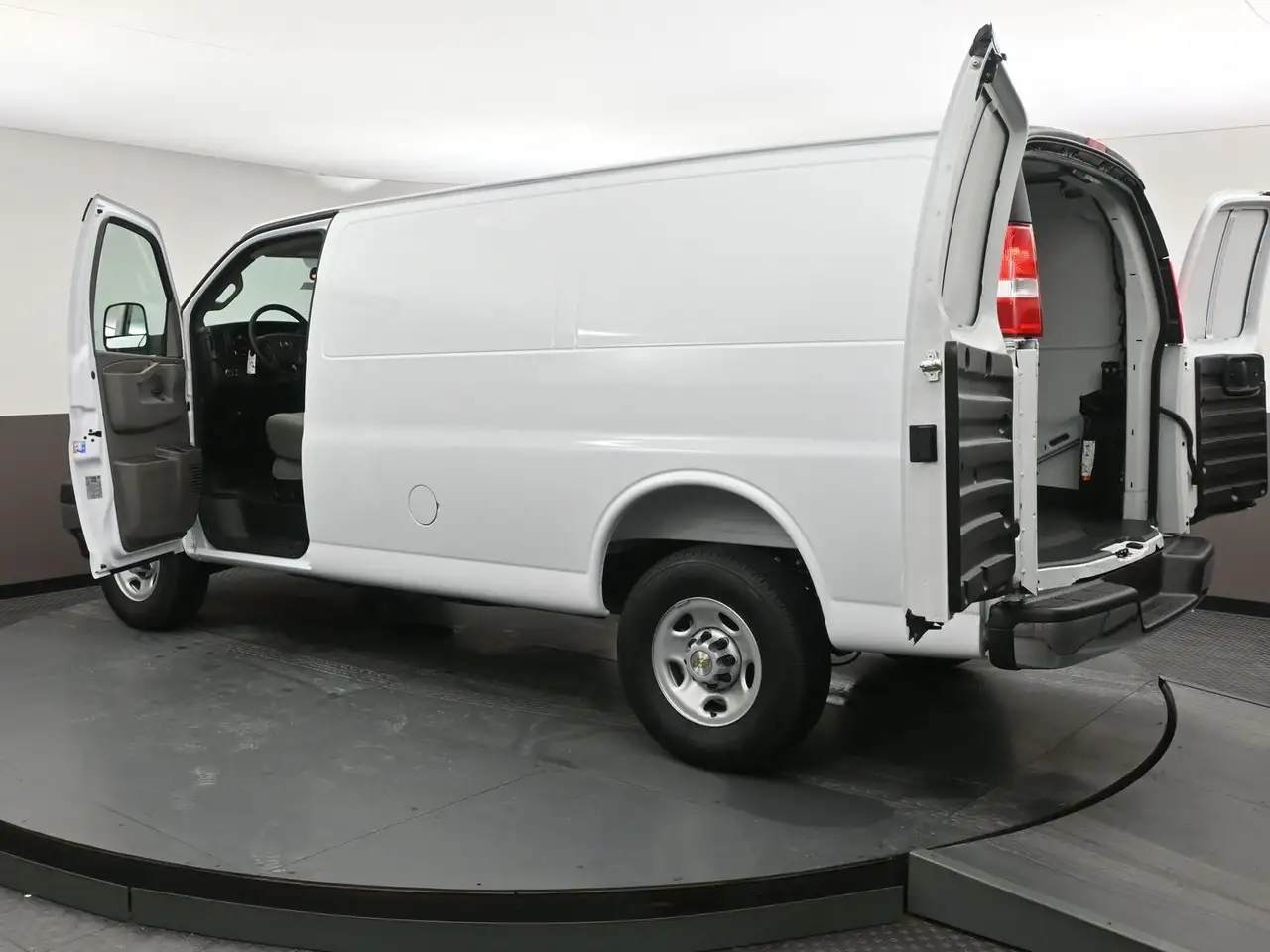 Chevrolet Express 2500 снимка Chevrolet Express 2500