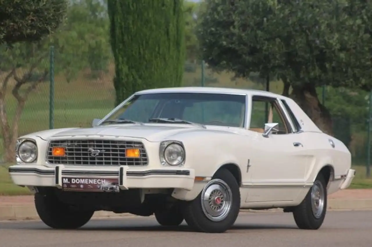 Ford Mustang II Ghia, foto 3