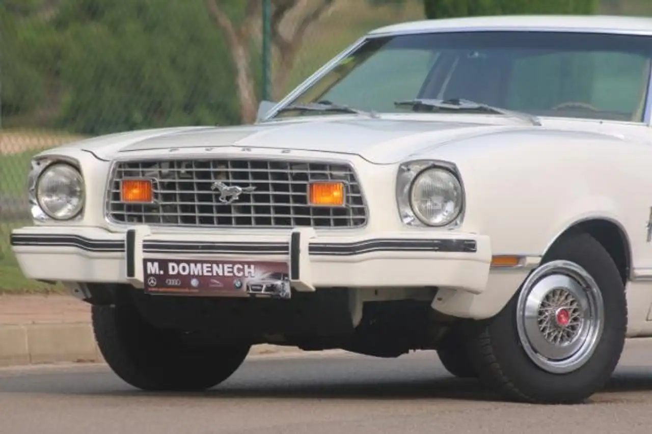 Ford Mustang II Ghia, foto 8