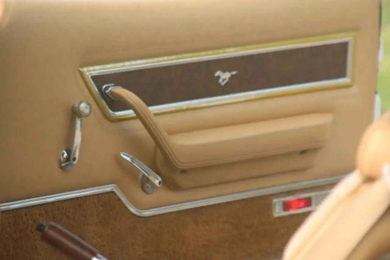 Ford Mustang II Ghia, foto 10