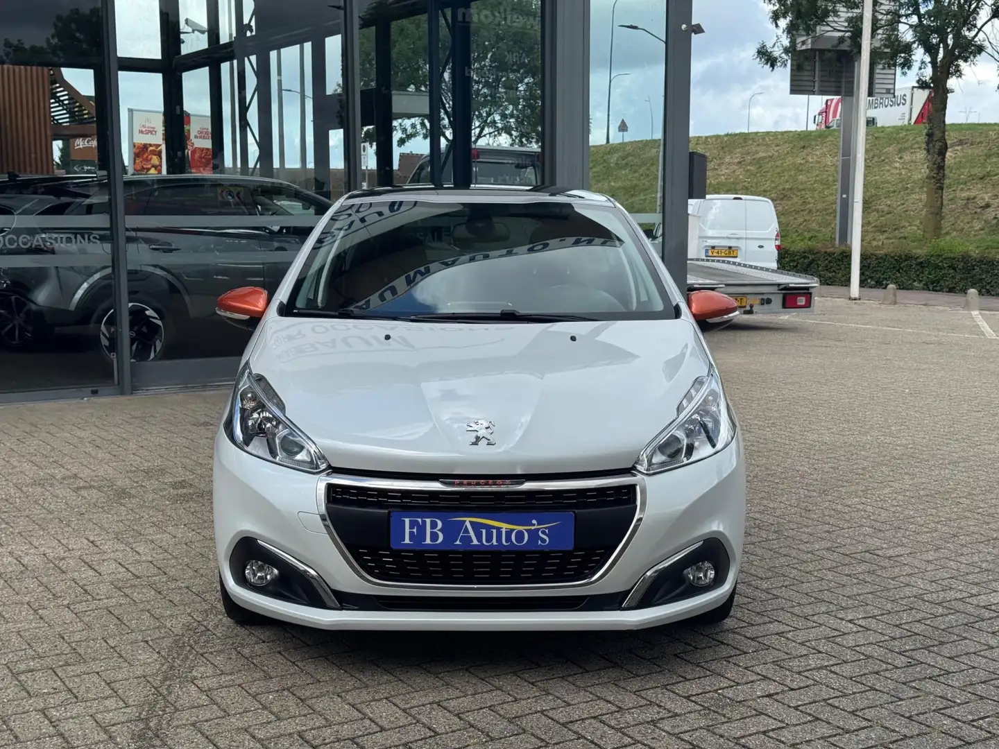 Peugeot 208 1.2 PureTech Roland Garros Airco Lmv Cruise Navi P Wit - 2