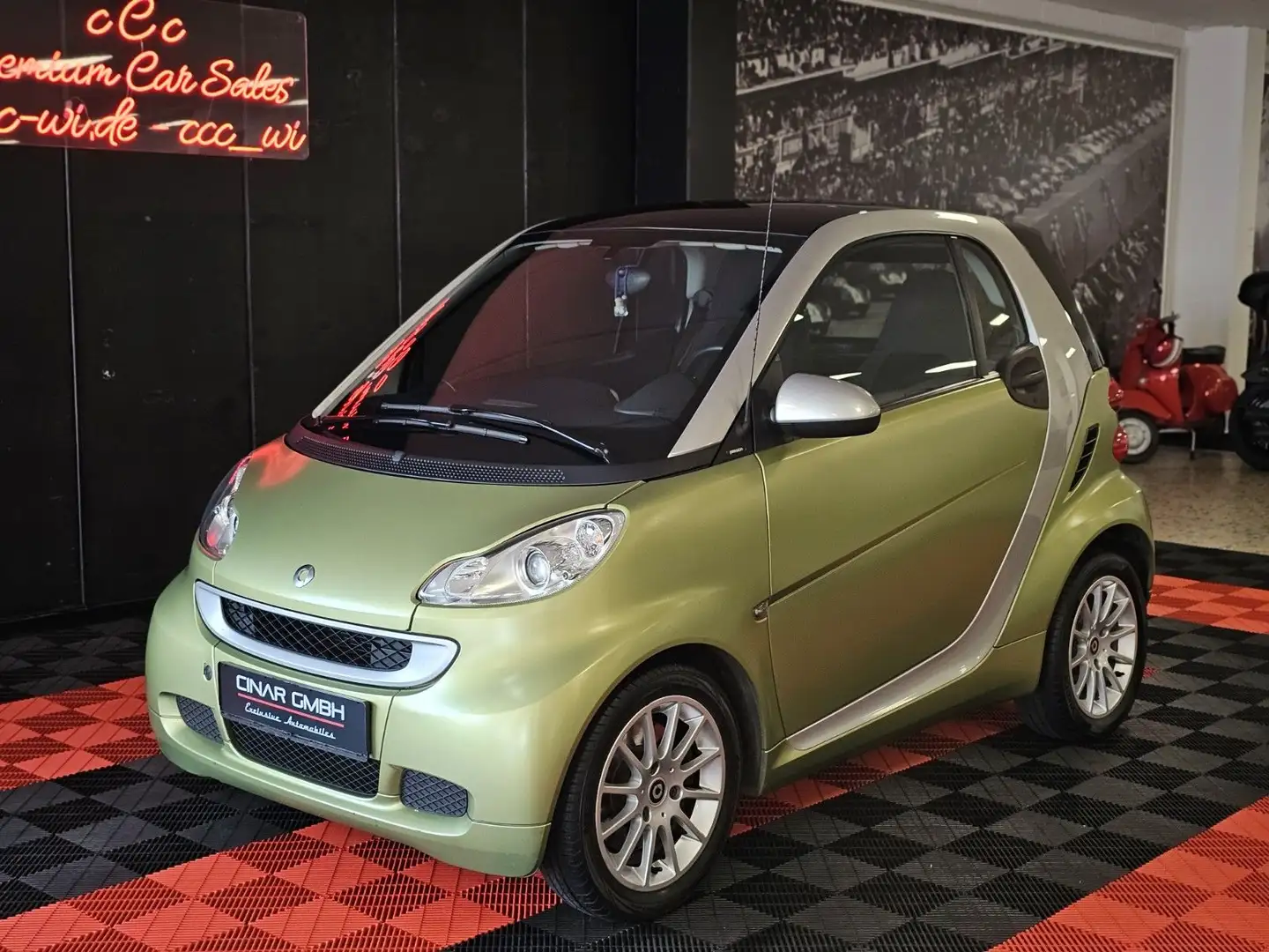 smart forTwo coupe Micro Hybrid Drive (PANO/SERVO/CLIM Зелений - 1