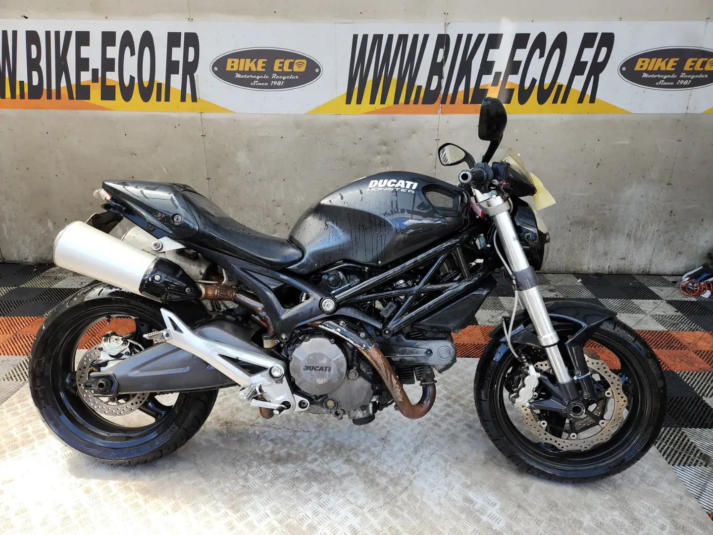 Ducati Чорний - 1