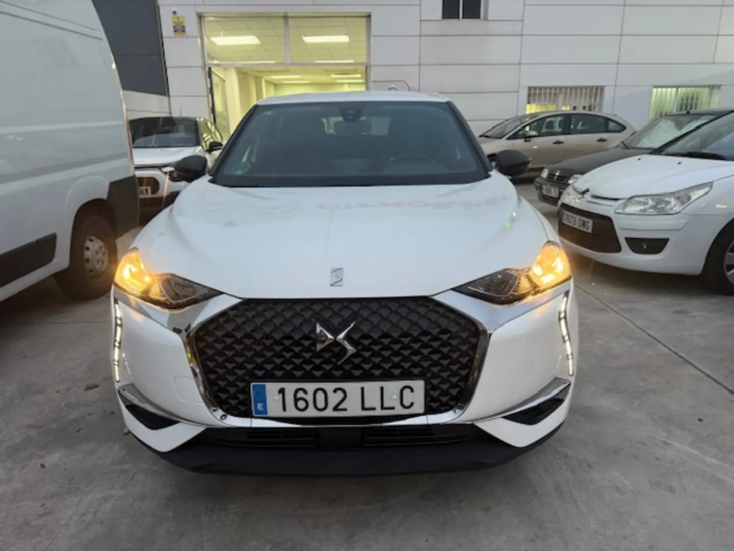 DS Automobiles DS 3 Crossback BlueHDi So Chic 130 Aut. Blanco - 2