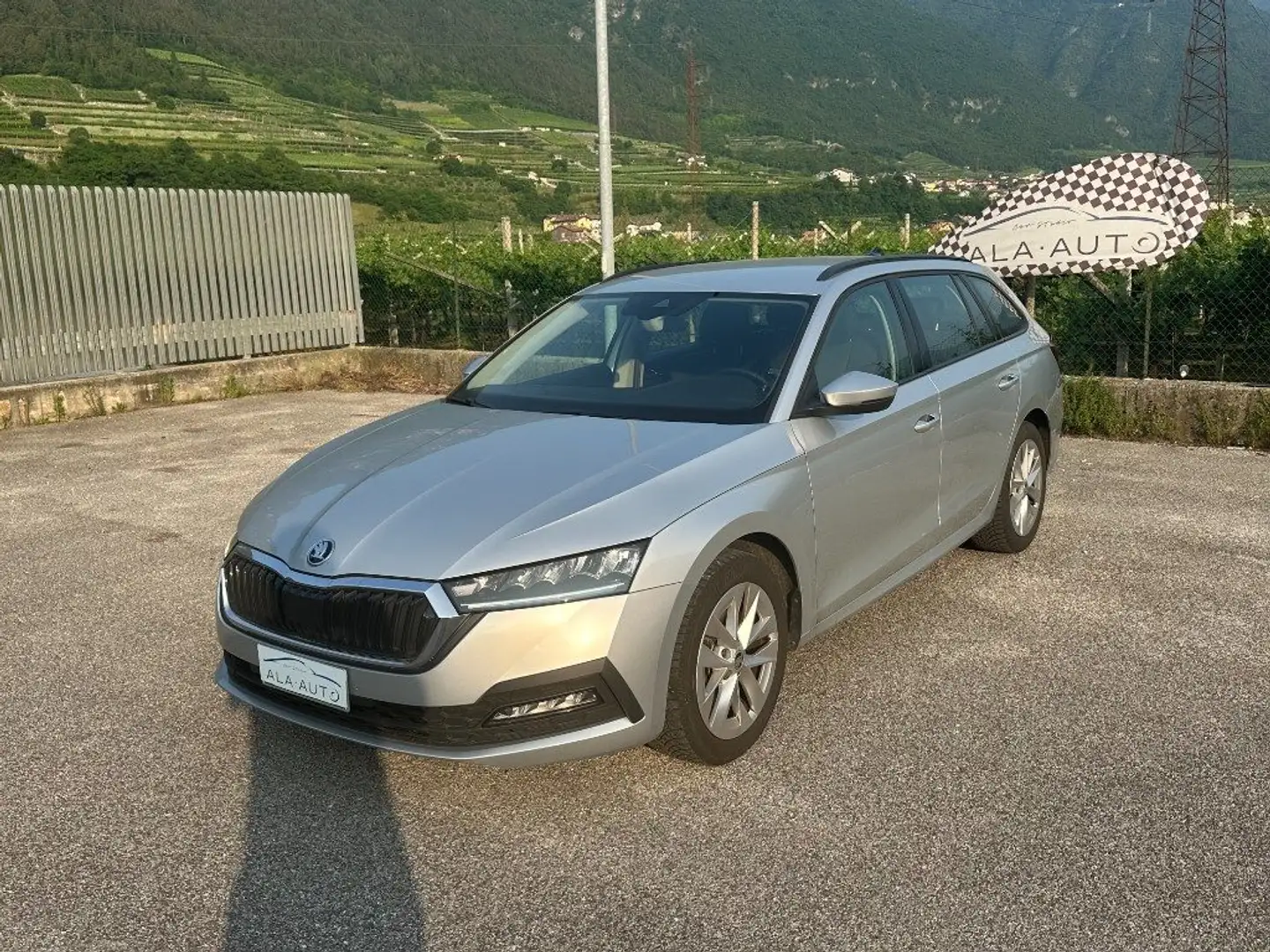 Skoda Octavia 2.0 TDI EVO SCR 150 CV DSG Executive Grigio - 2