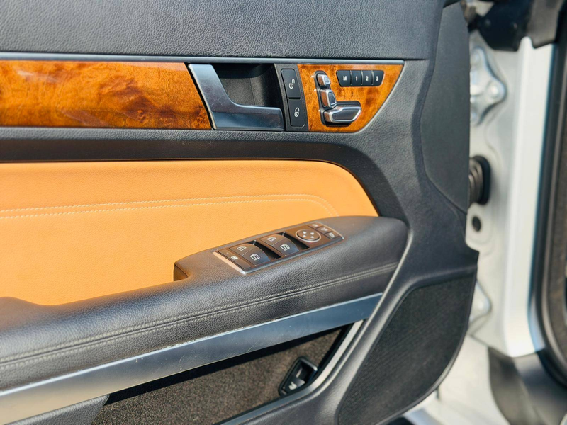 Mercedes-Benz E 200 CGI Cabrio TÜV & Service neu Garantie Finanzierung möglich — photo 19