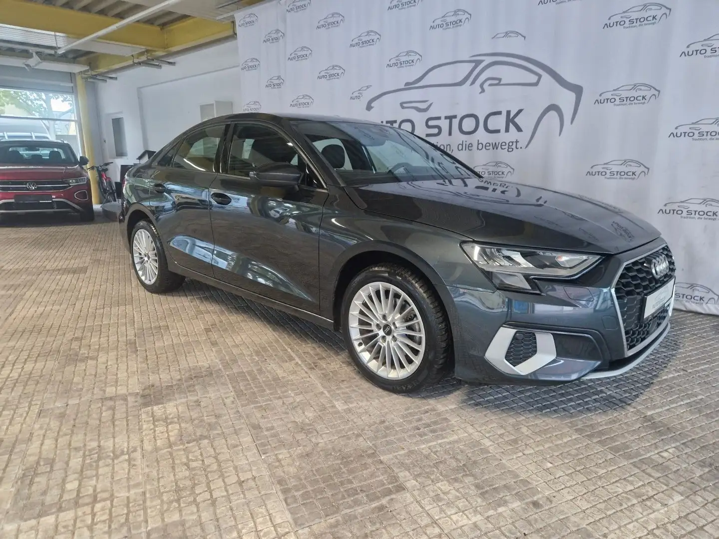 Audi A3 30 TFSI S tronic advanced LED Navi PDC Sitzh. Grau - 1