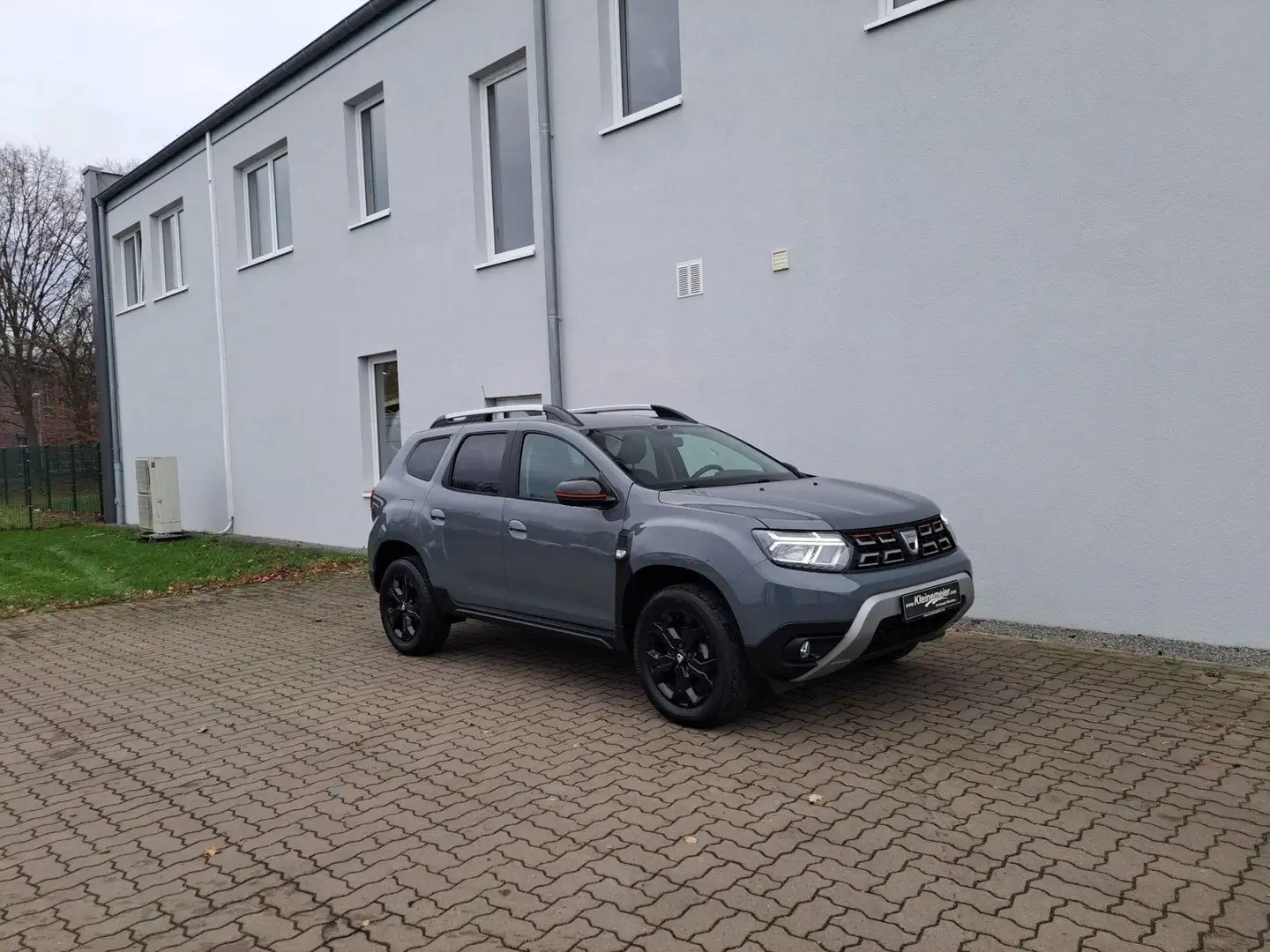 Dacia Duster Exreme TCe 130 *AHK*RFK*SHZ*PDC*uvm. Gris - 2