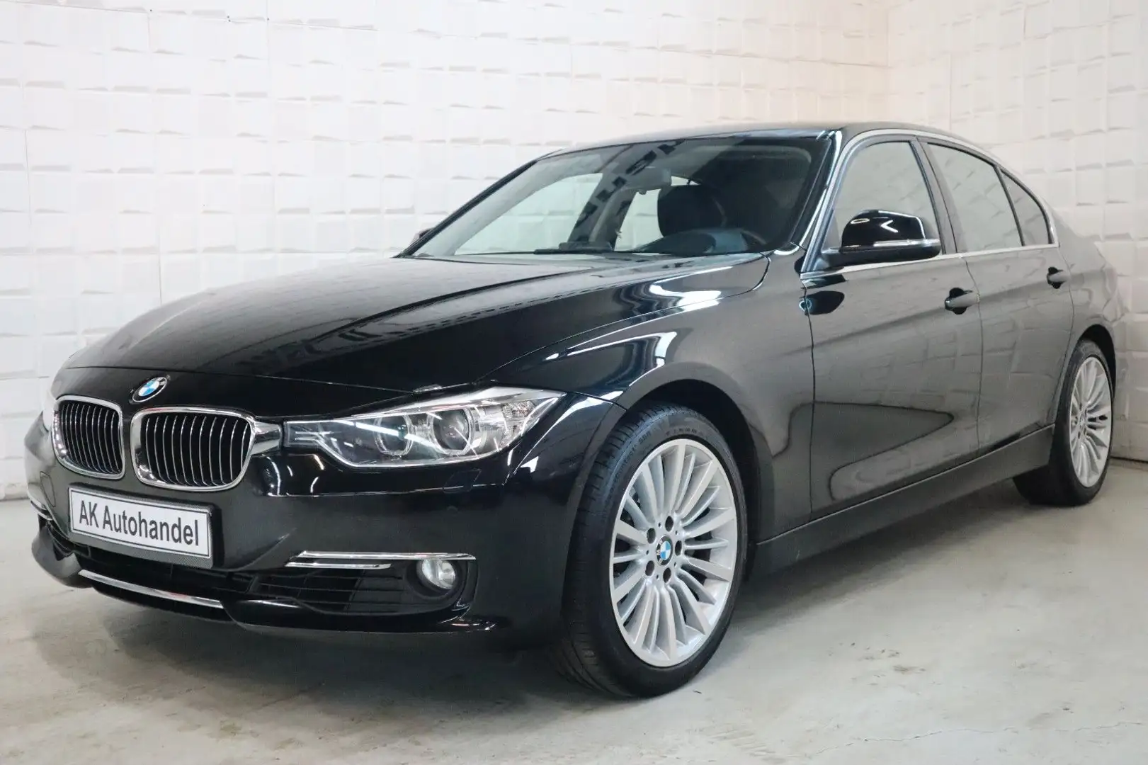 BMW 335 i Advantage,Xenon,Head Up,Kamera,Automatik Zwart - 1