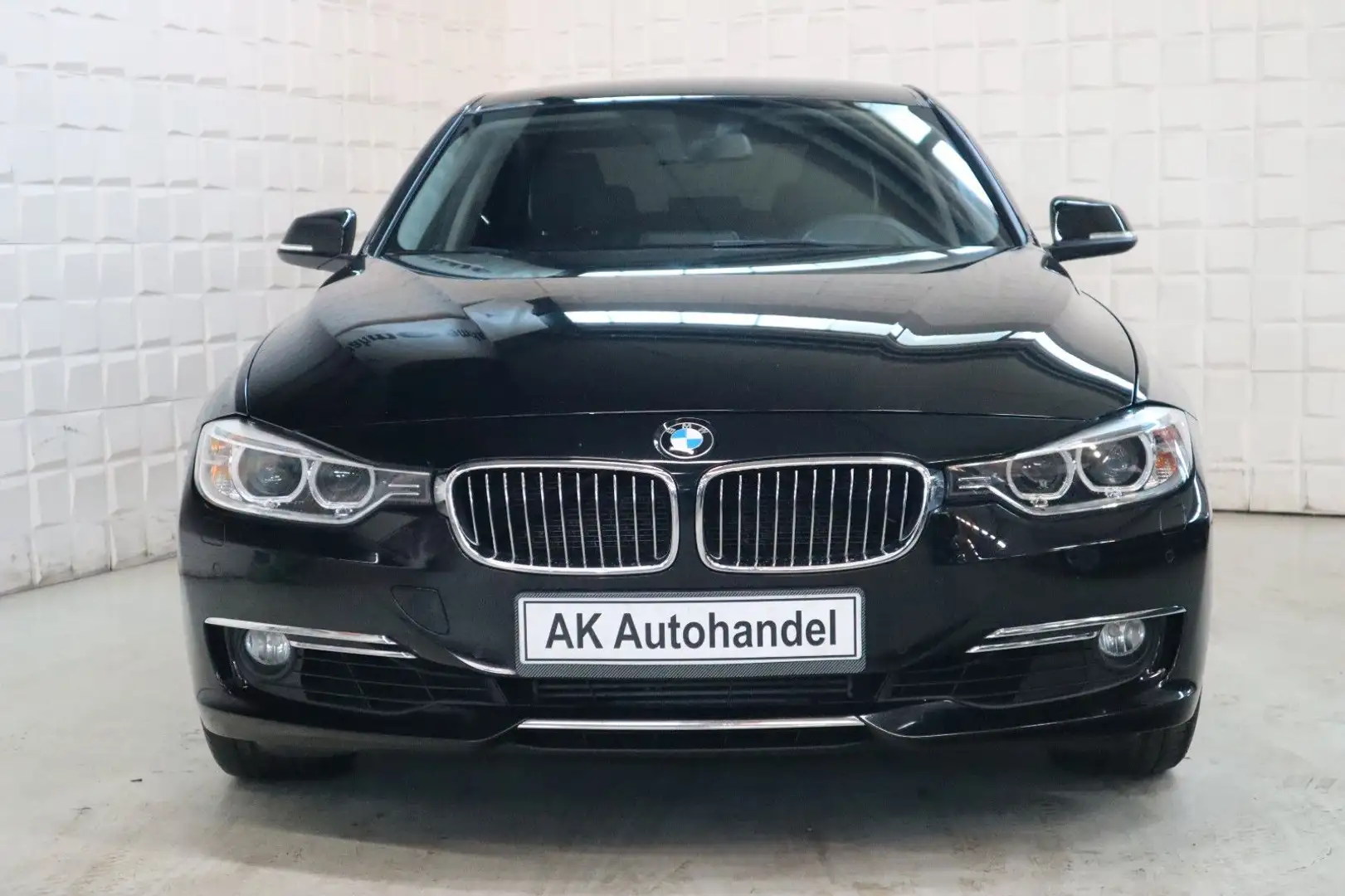 BMW 335 i Advantage,Xenon,Head Up,Kamera,Automatik Zwart - 2