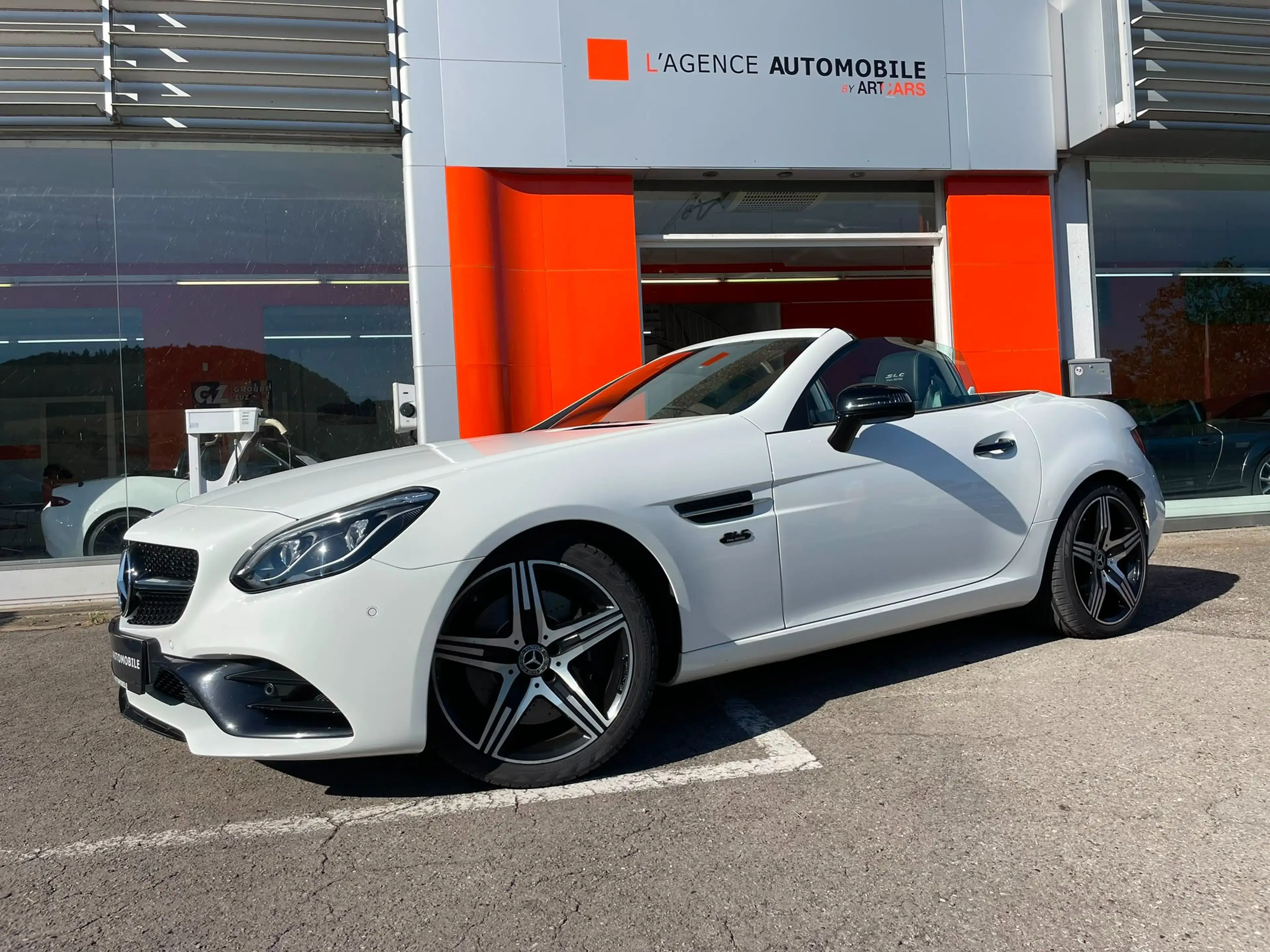 Mercedes-Benz SLC 200 SPECIAL EDITION-JUSQU'A 36 MOIS DE GARANTIE — photo 2