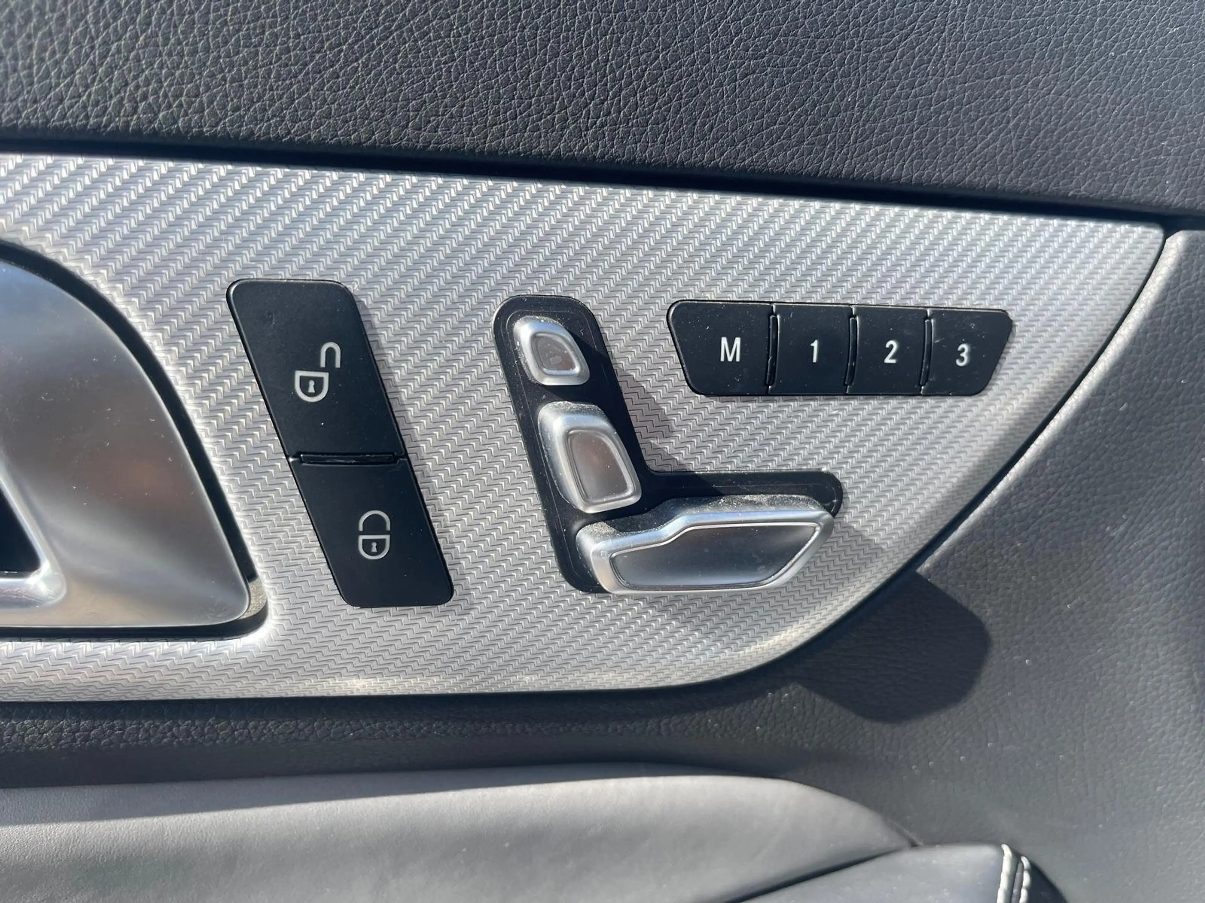 Mercedes-Benz SLC 200 SPECIAL EDITION-JUSQU'A 36 MOIS DE GARANTIE — photo 15