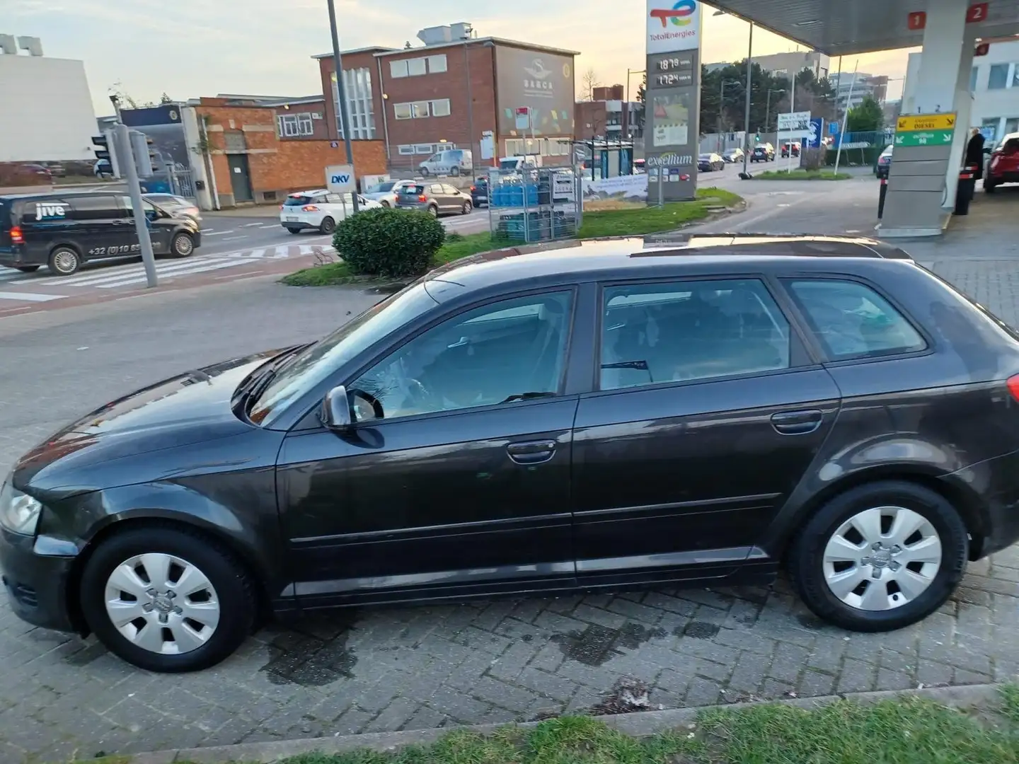 Audi A3 A3 Sportback 1.6 TDi e Attraction Start/Stop DPF Noir - 1