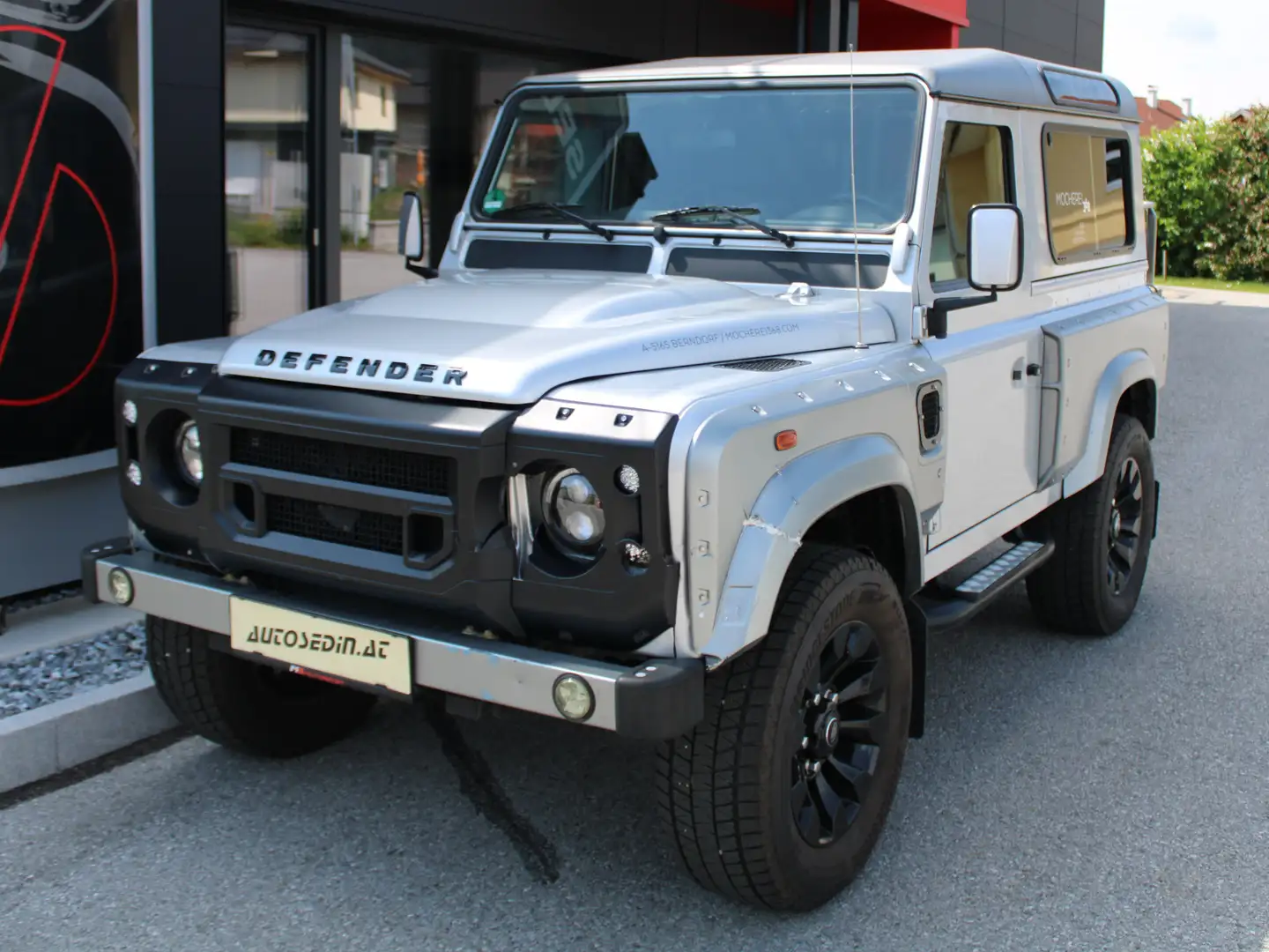 Land Rover Defender 90" Station Wagon E 2,2 KAHN UMBAU Silber - 1