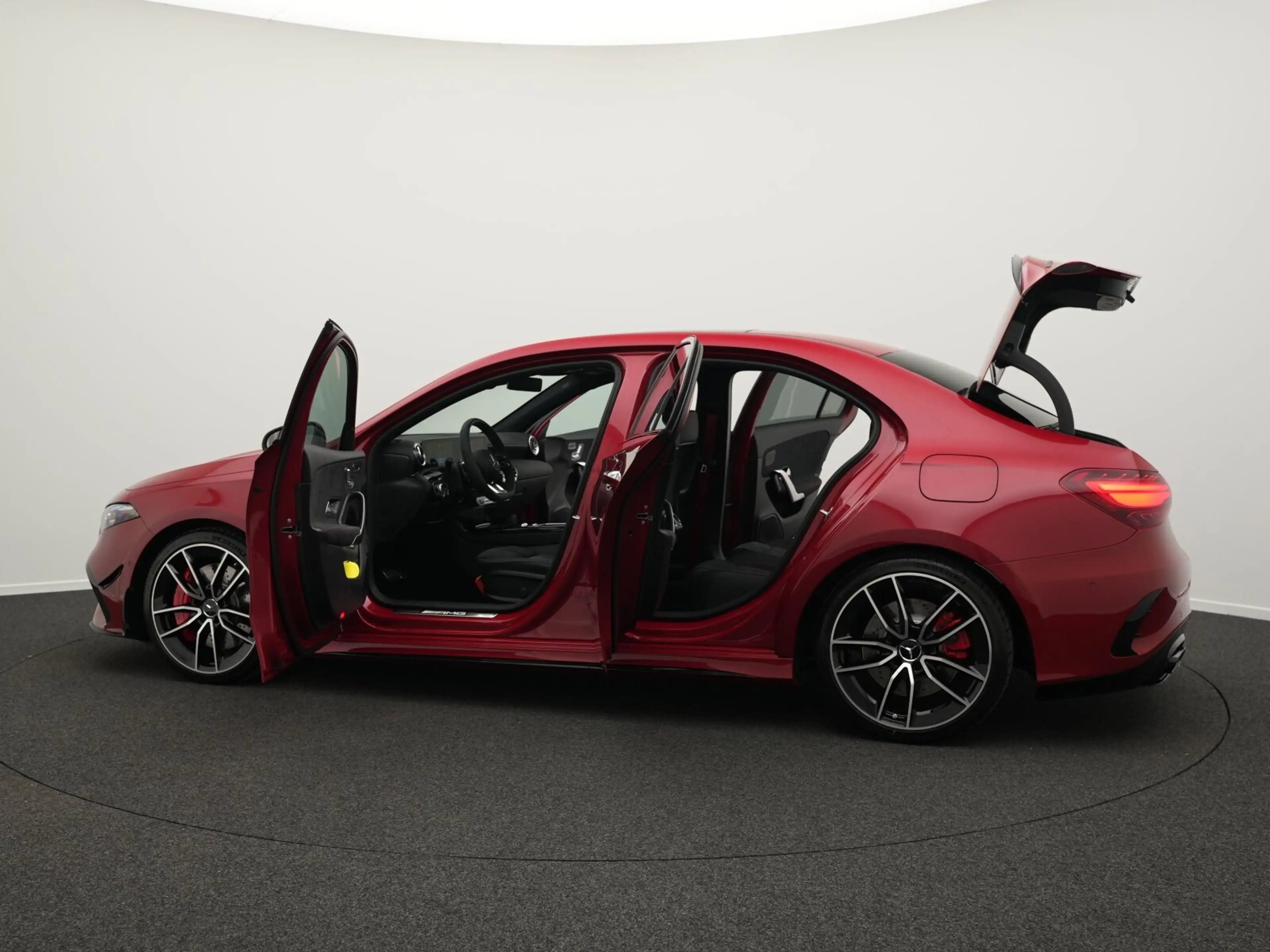 Mercedes-Benz A 35 AMG Mercedes-AMG A 35 4MATIC Limousine Multi+Pano+Night+Headup+19" — photo 14