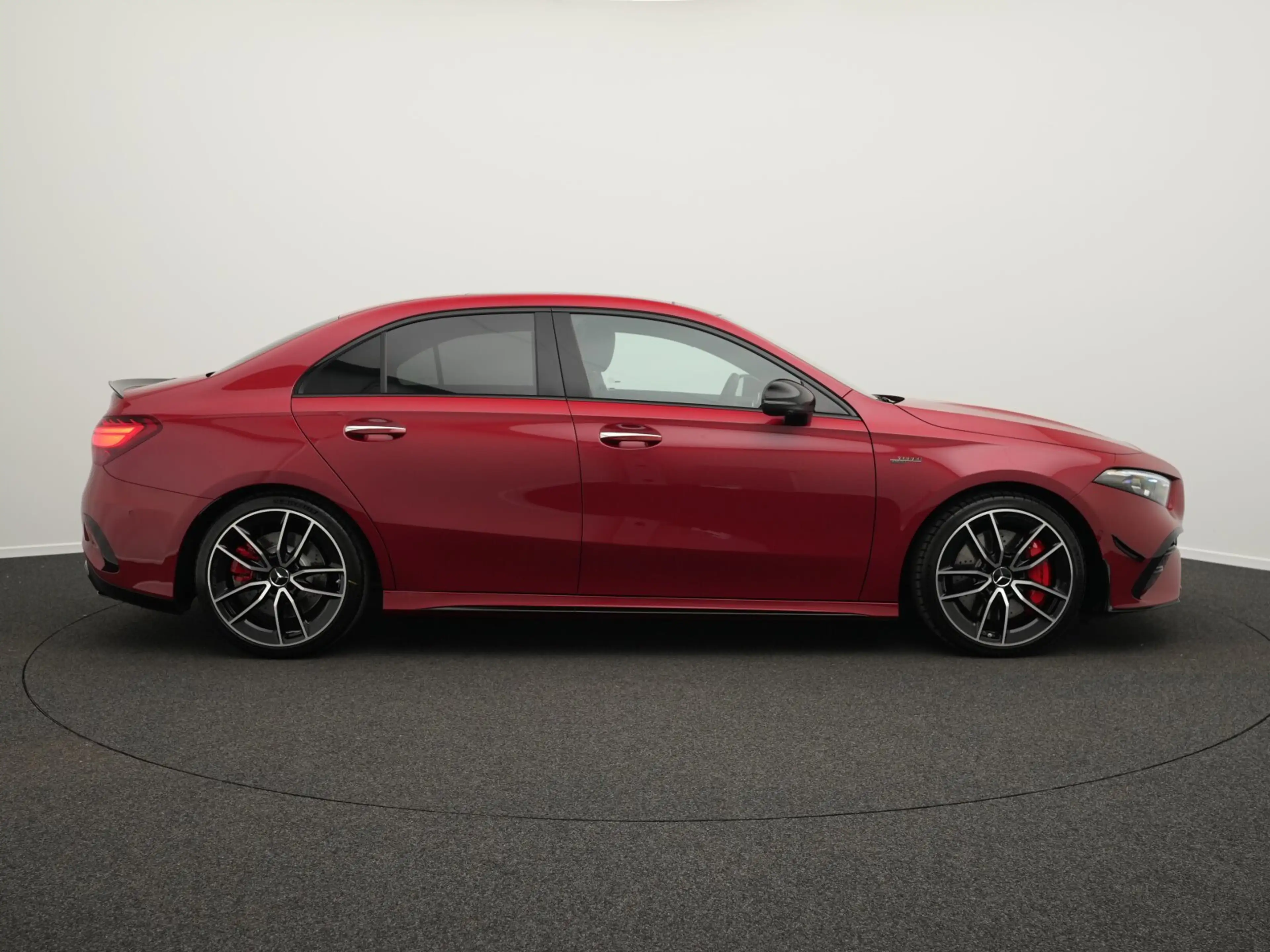 Mercedes-Benz A 35 AMG Mercedes-AMG A 35 4MATIC Limousine Multi+Pano+Night+Headup+19" — photo 5