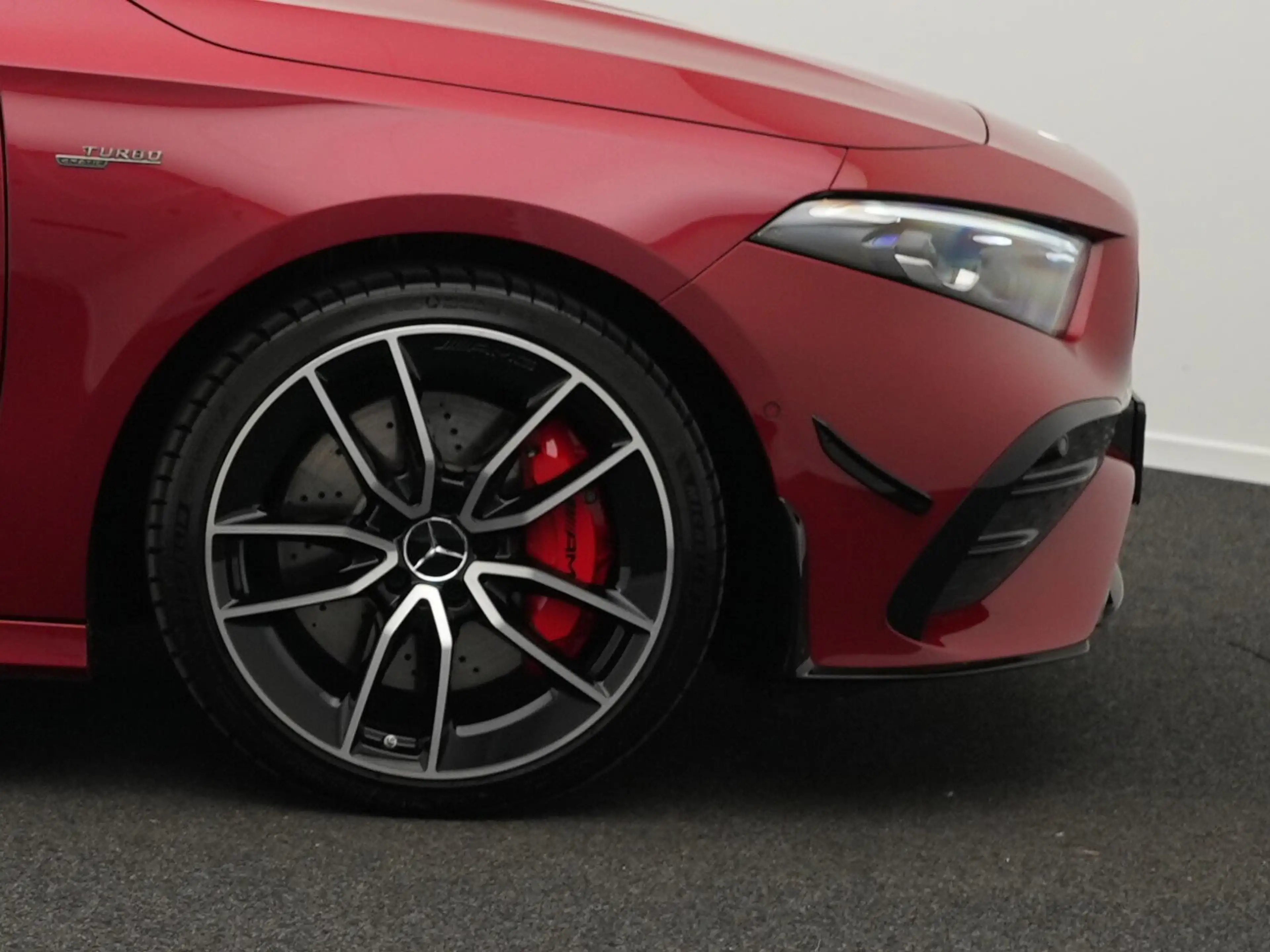 Mercedes-Benz A 35 AMG Mercedes-AMG A 35 4MATIC Limousine Multi+Pano+Night+Headup+19" — photo 6