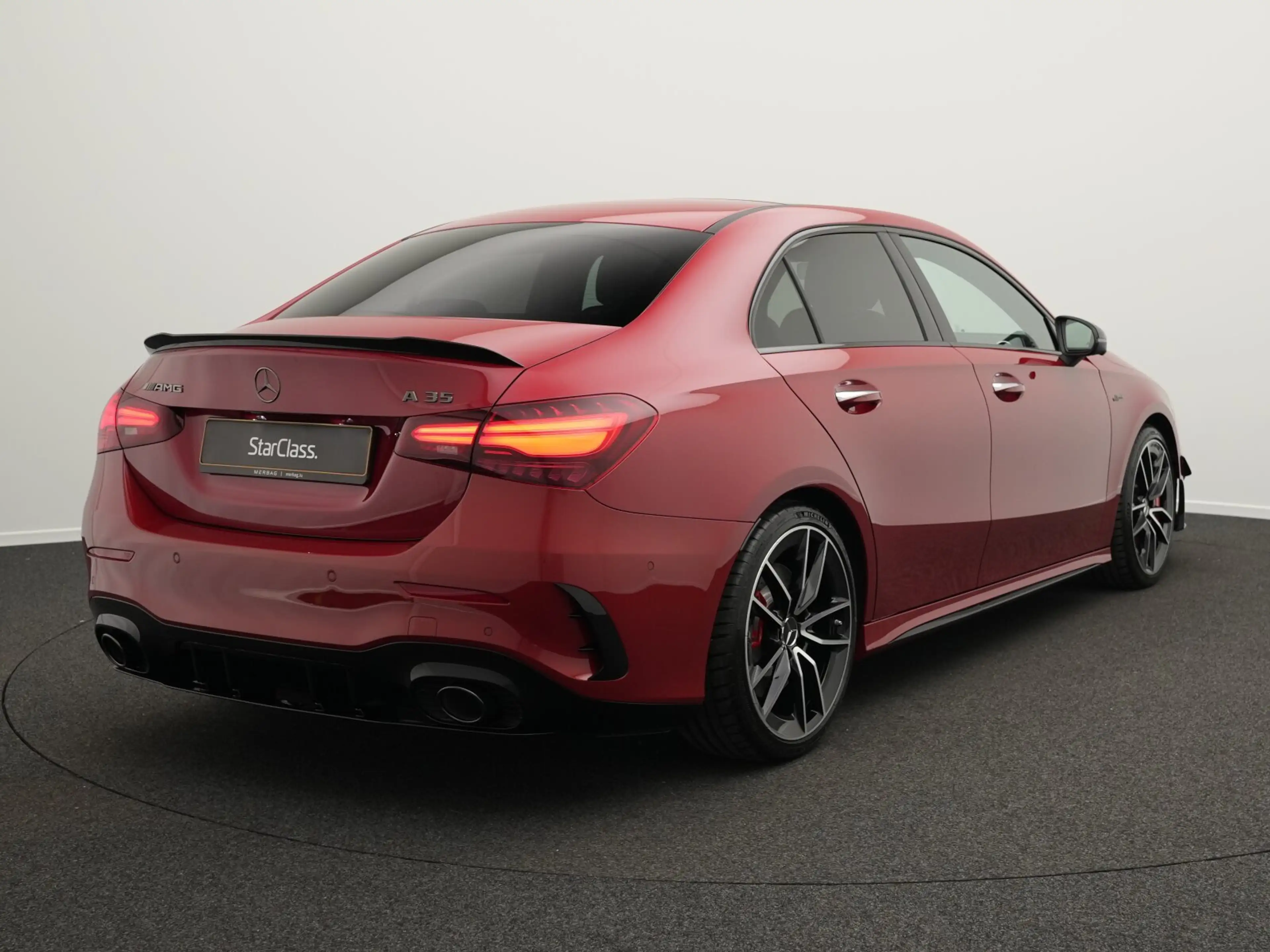 Mercedes-Benz A 35 AMG Mercedes-AMG A 35 4MATIC Limousine Multi+Pano+Night+Headup+19" — photo 3