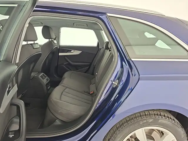 Audi A4 view 10