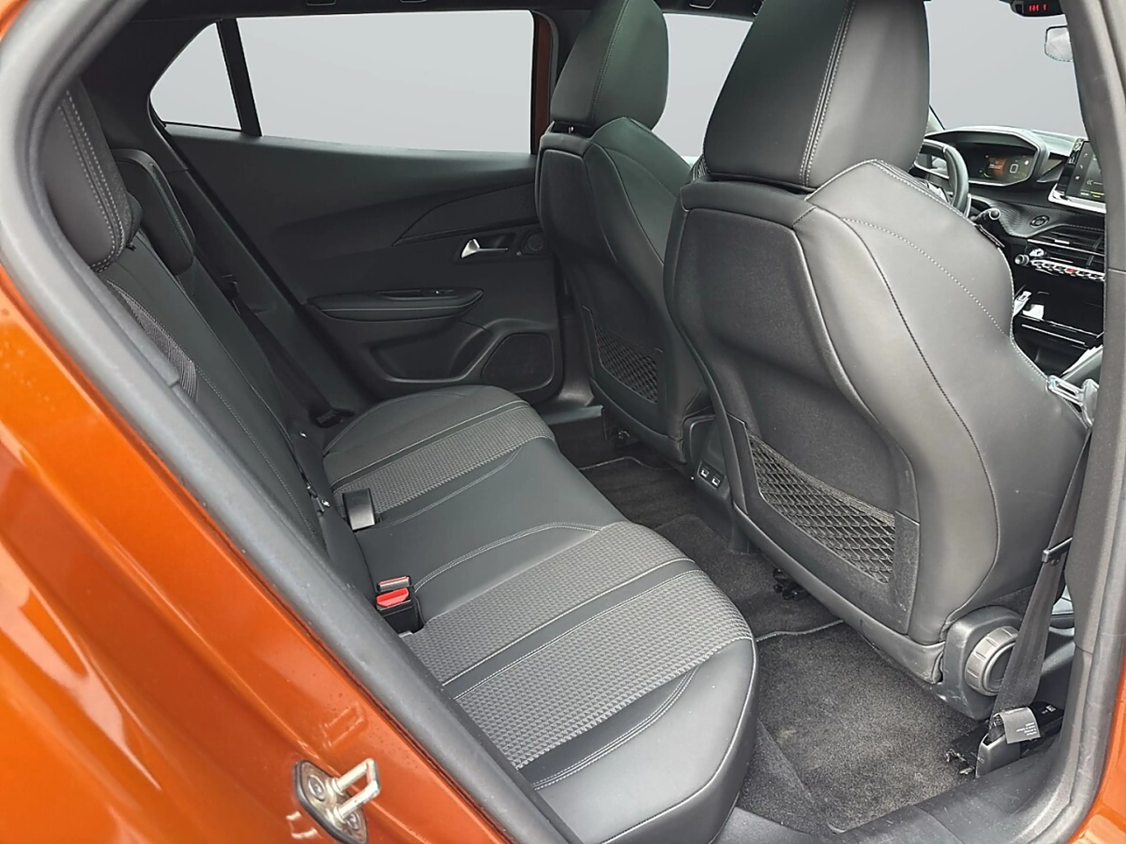 Peugeot 2008 BlueHDi 130 S&S GT Line EAT8 — photo 9