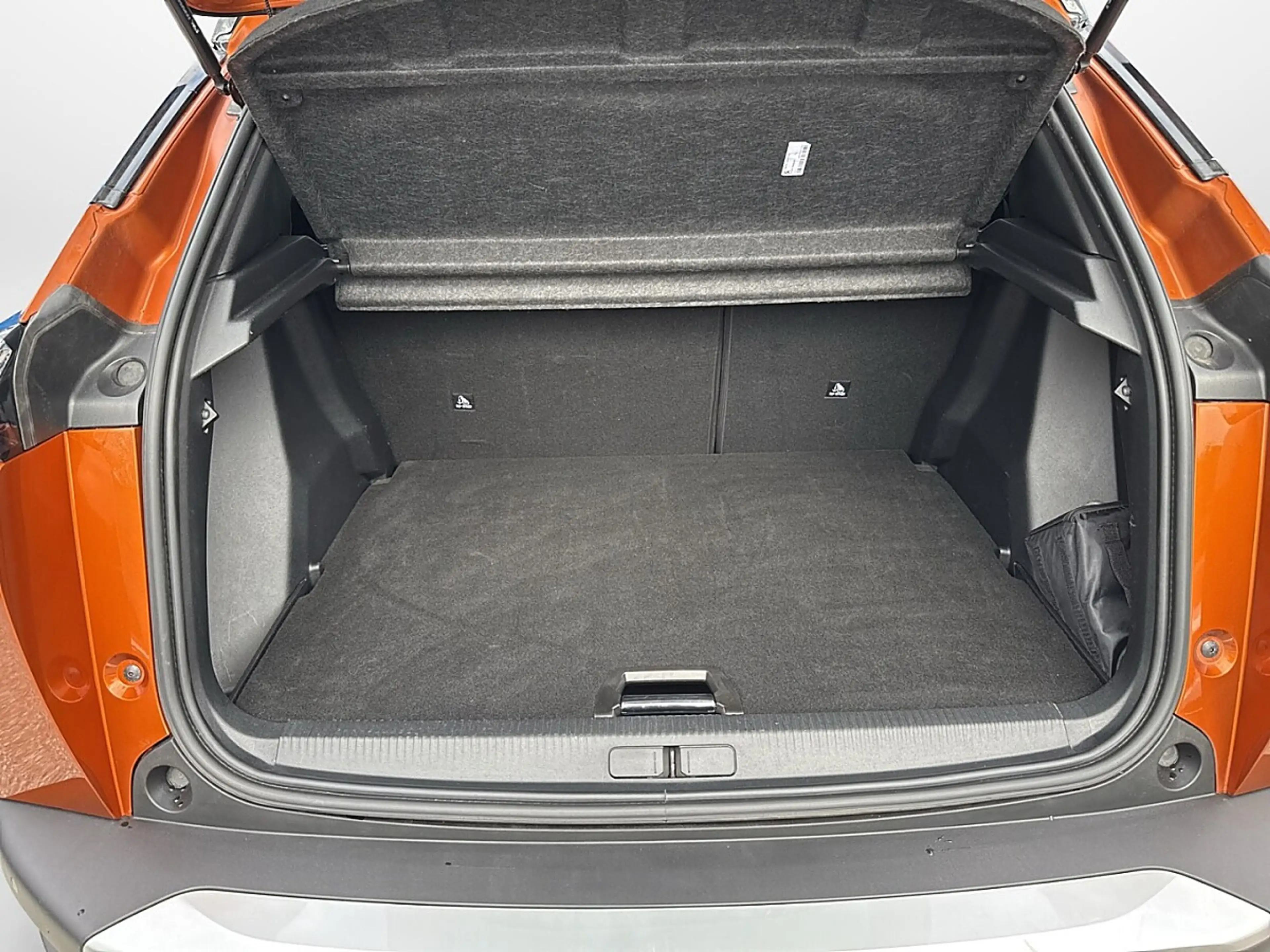Peugeot 2008 BlueHDi 130 S&S GT Line EAT8 — photo 10