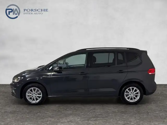 Volkswagen Touran view 3