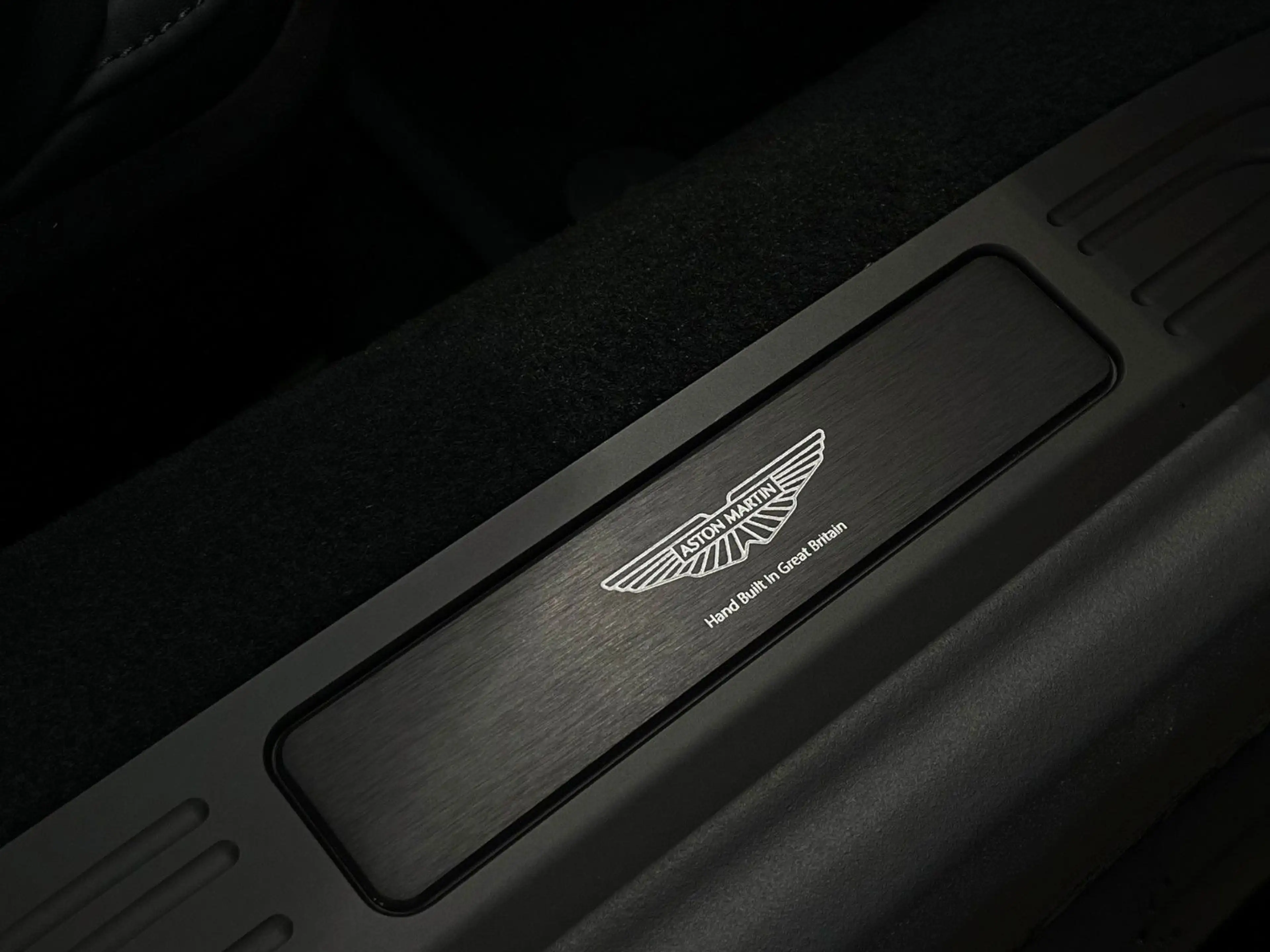 Aston Martin V8 MY25 / Carbon/ Soundsystem — photo 15