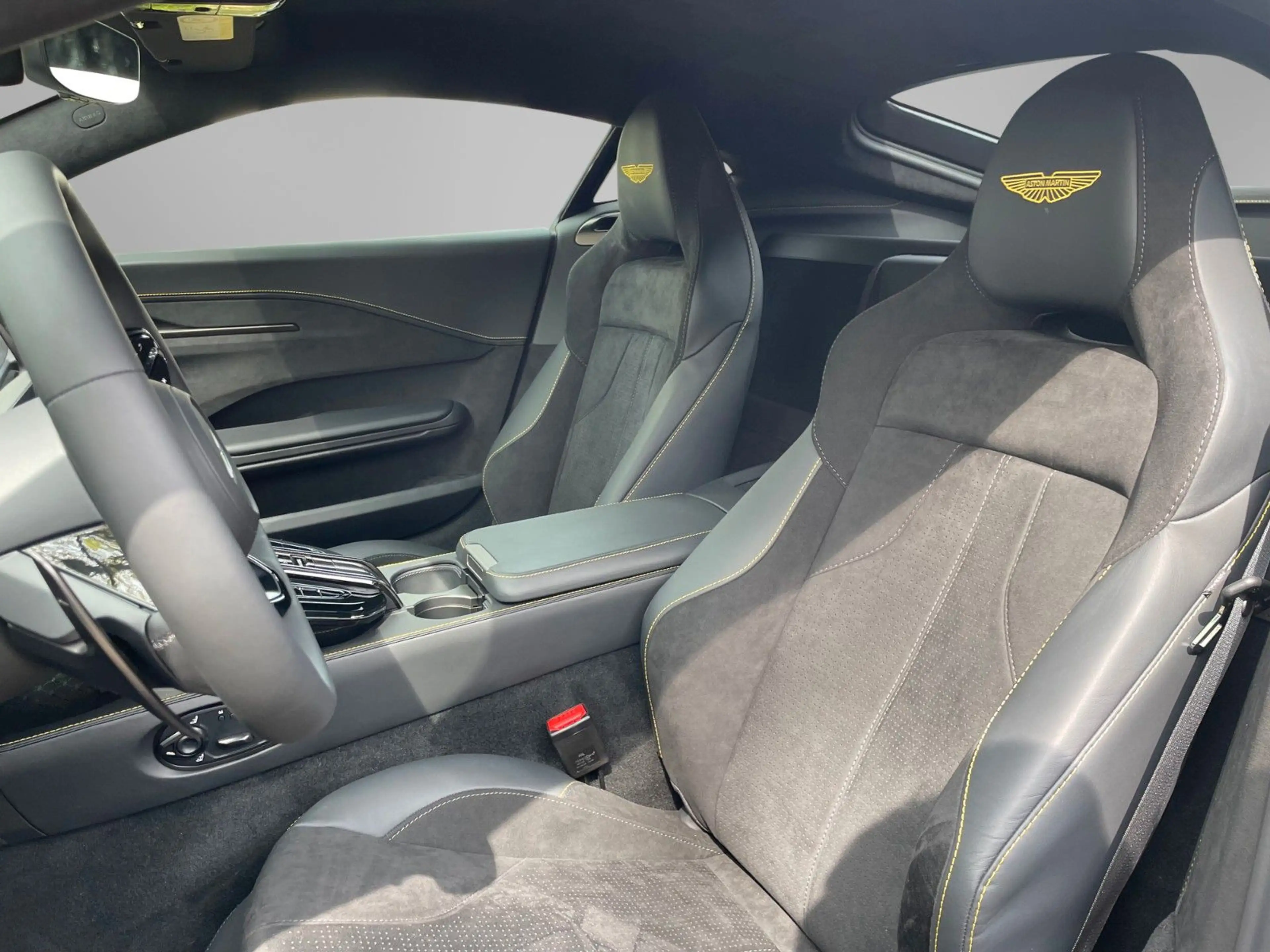 Aston Martin V8 MY25 / Carbon/ Soundsystem — photo 8