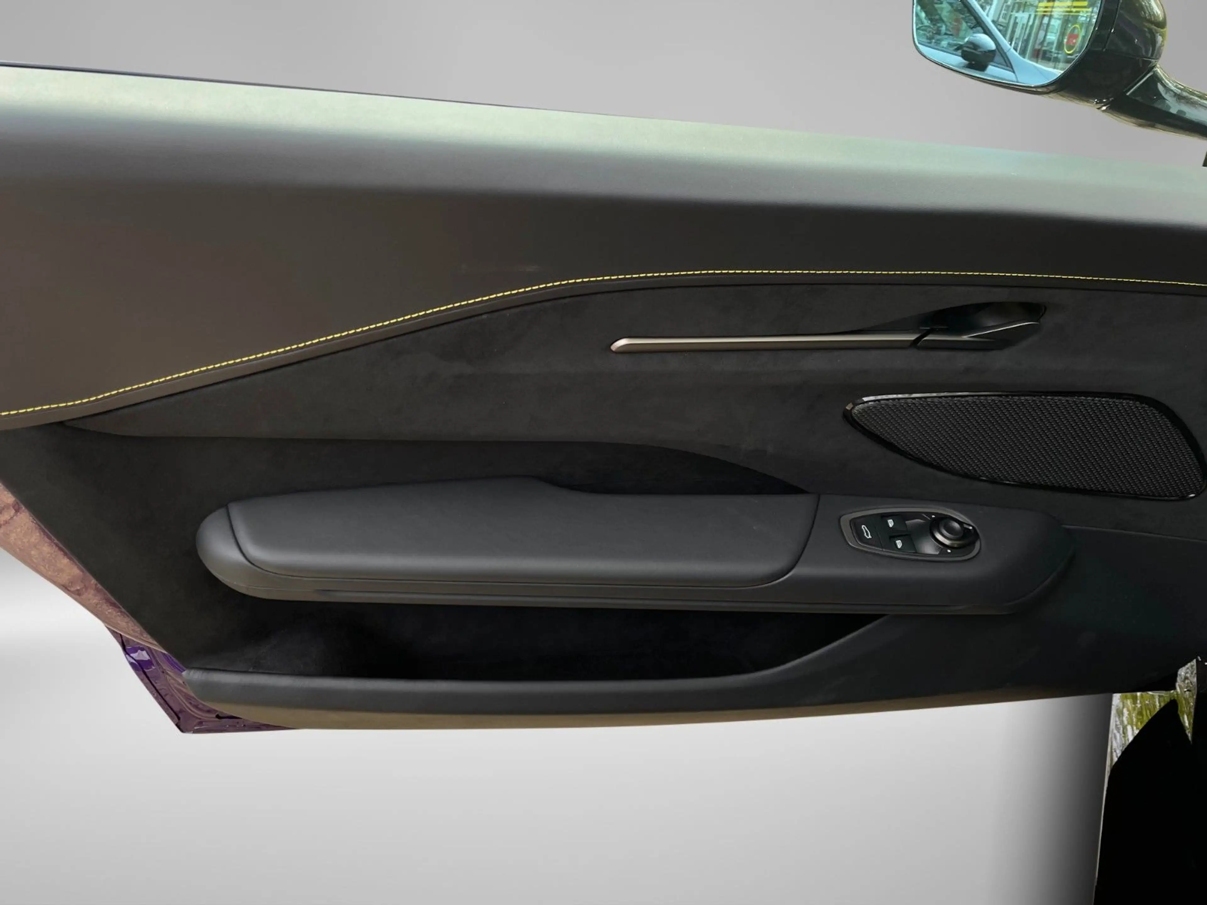 Aston Martin V8 MY25 / Carbon/ Soundsystem — photo 7