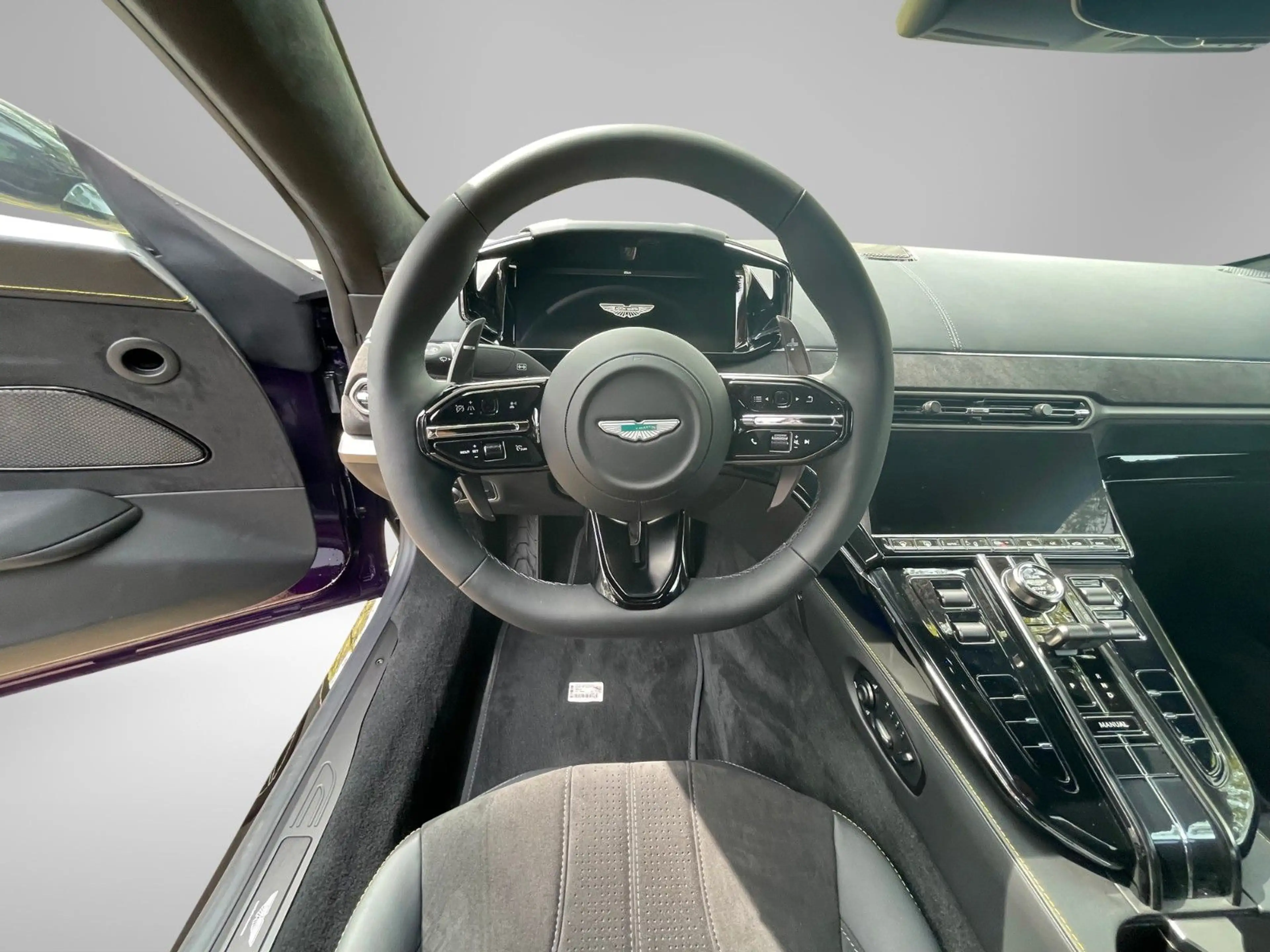 Aston Martin V8 MY25 / Carbon/ Soundsystem — photo 14