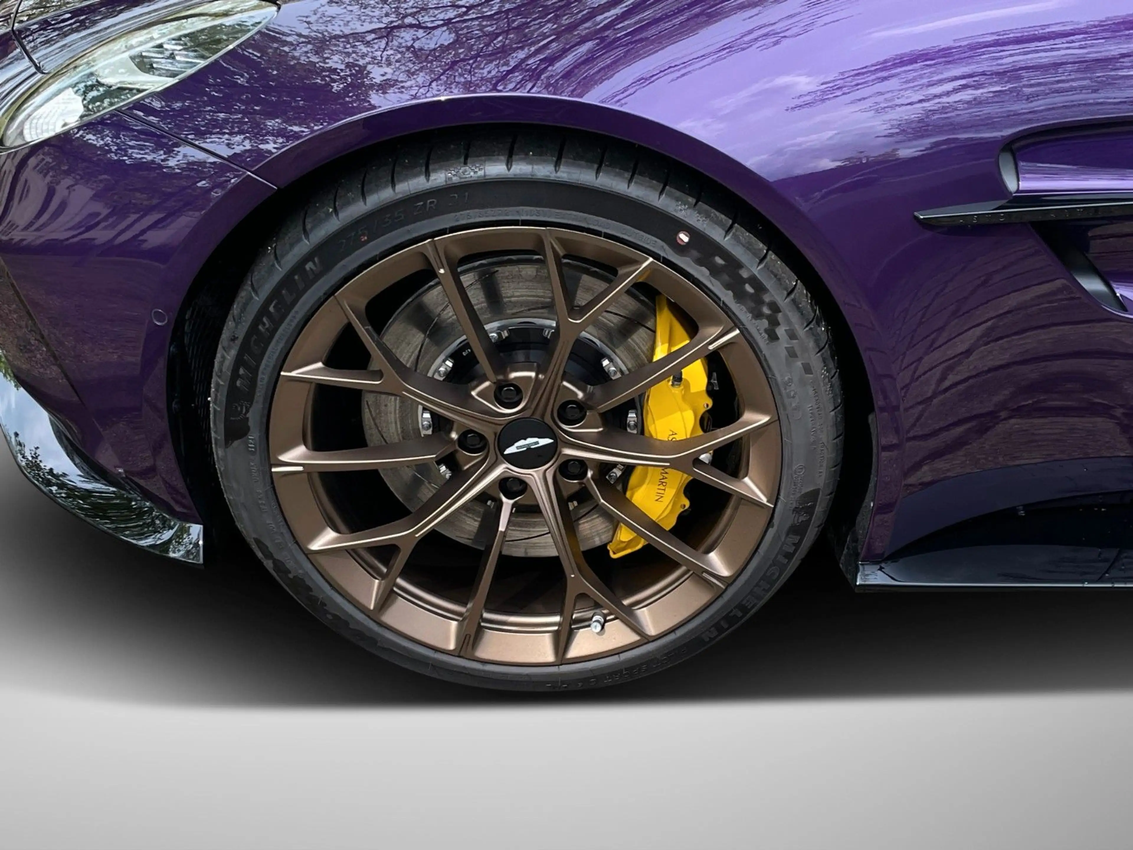 Aston Martin V8 MY25 / Carbon/ Soundsystem — photo 5