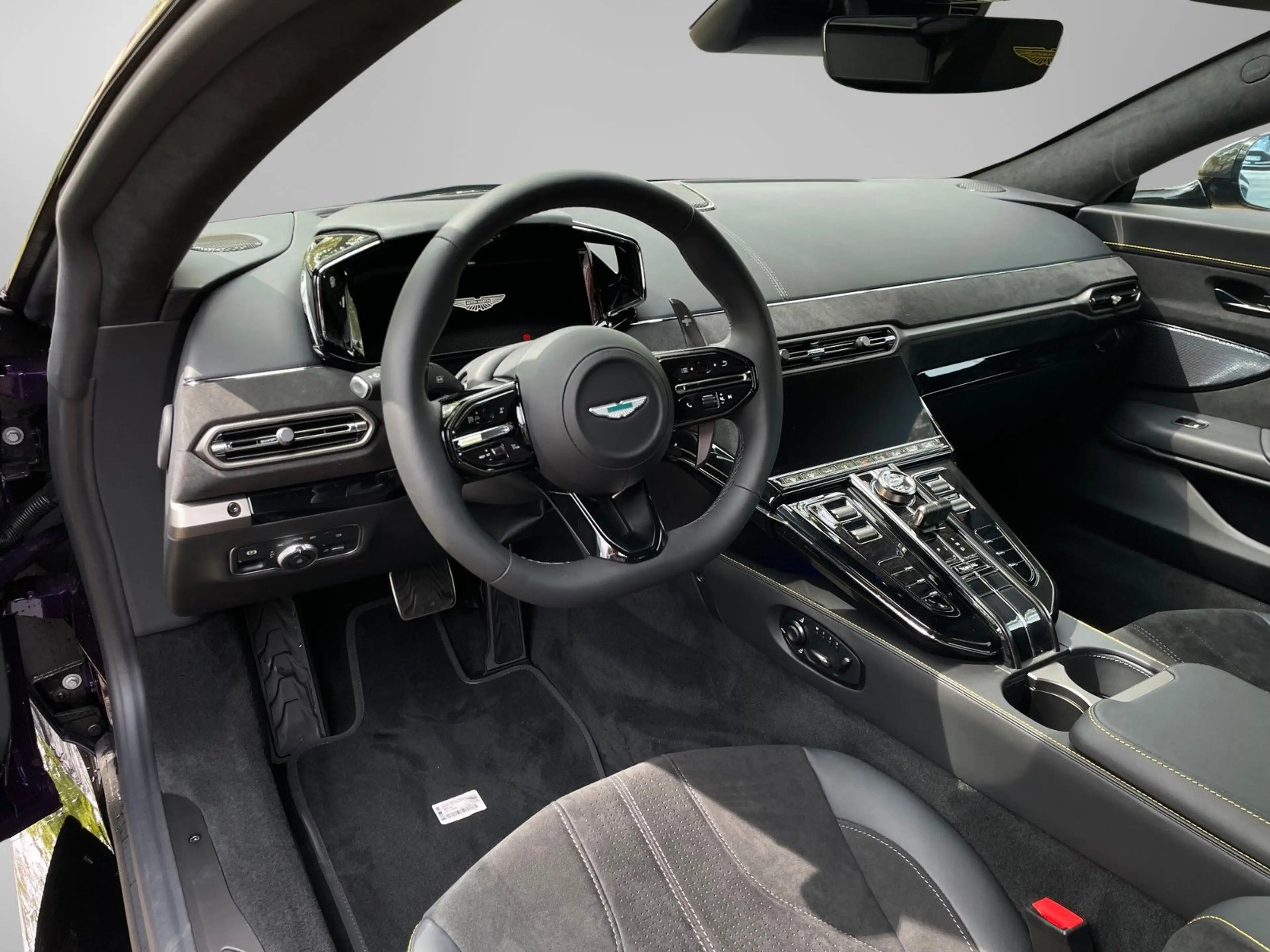 Aston Martin V8 MY25 / Carbon/ Soundsystem — photo 12