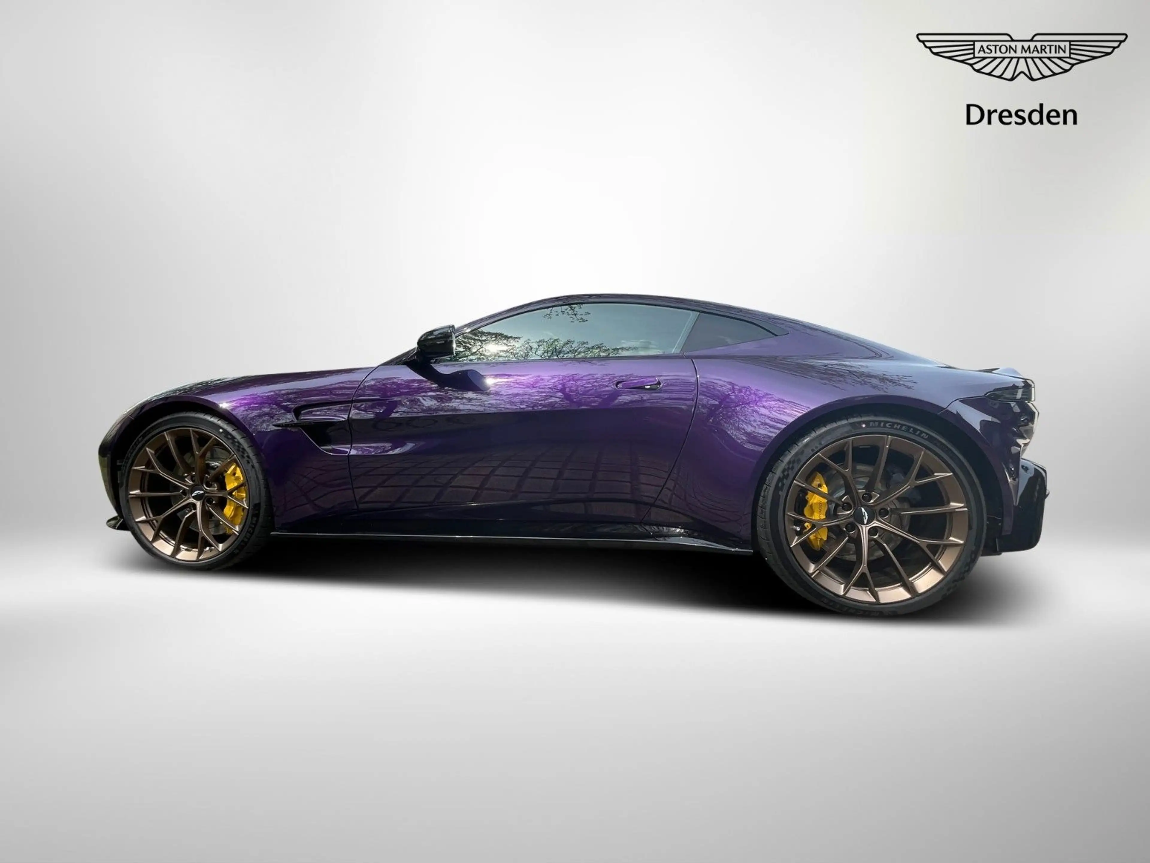 Aston Martin V8 MY25 / Carbon/ Soundsystem — photo 4