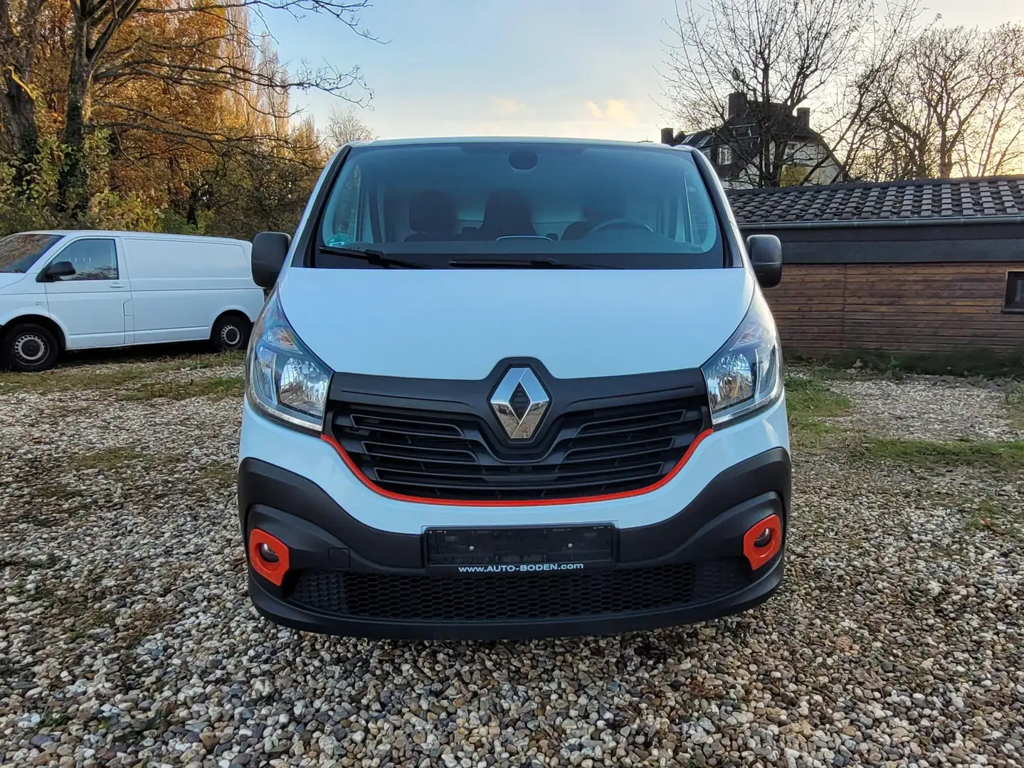 Renault Trafic L2H1 2,9t Komfort Tüv 06/2027 2 Hand Weiß - 2