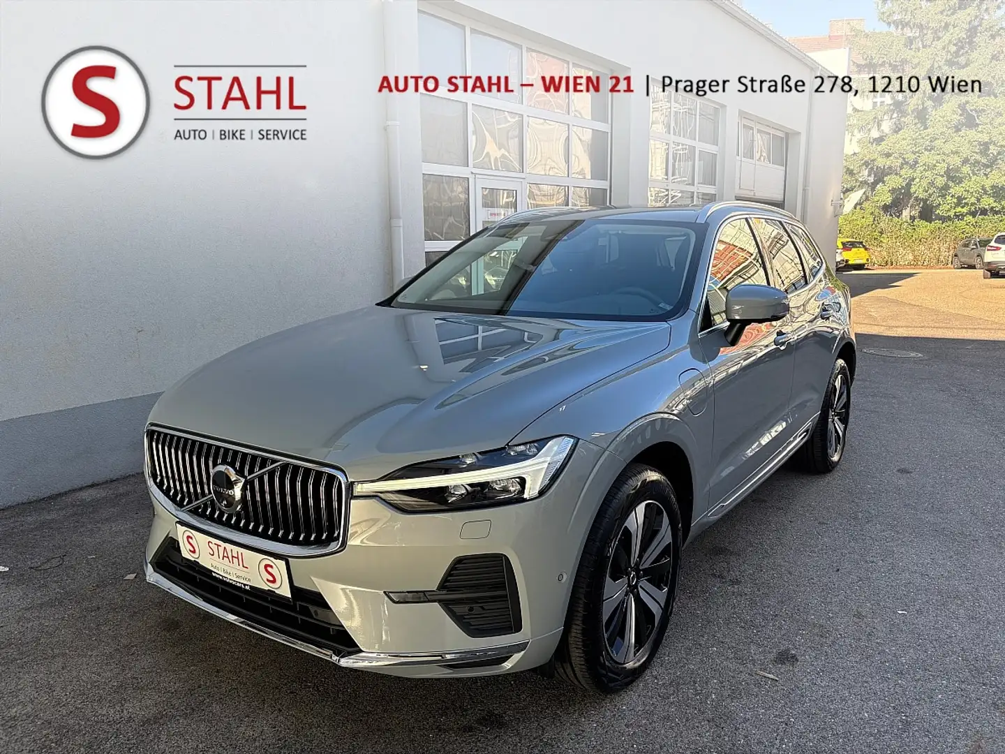 Volvo XC60 T6 AWD PHEV Plus Bright Aut. Grau - 1