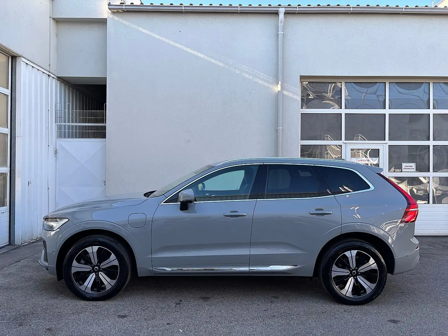 Volvo XC60 T6 AWD PHEV Plus Bright Aut. Grau - 2