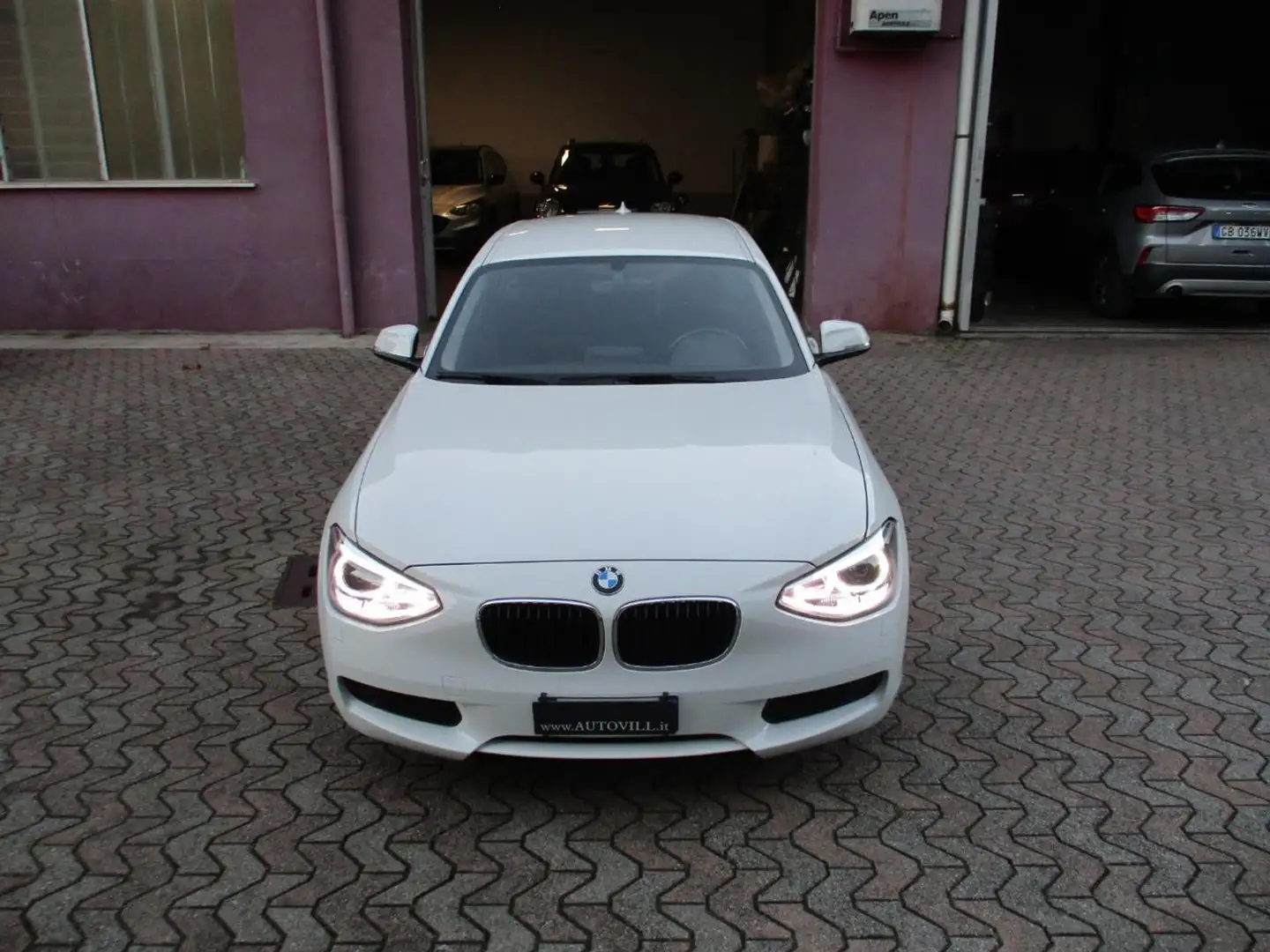 BMW 114 i 5p. Urban *FARI FULL LED *PACK MSPORT Weiß - 2