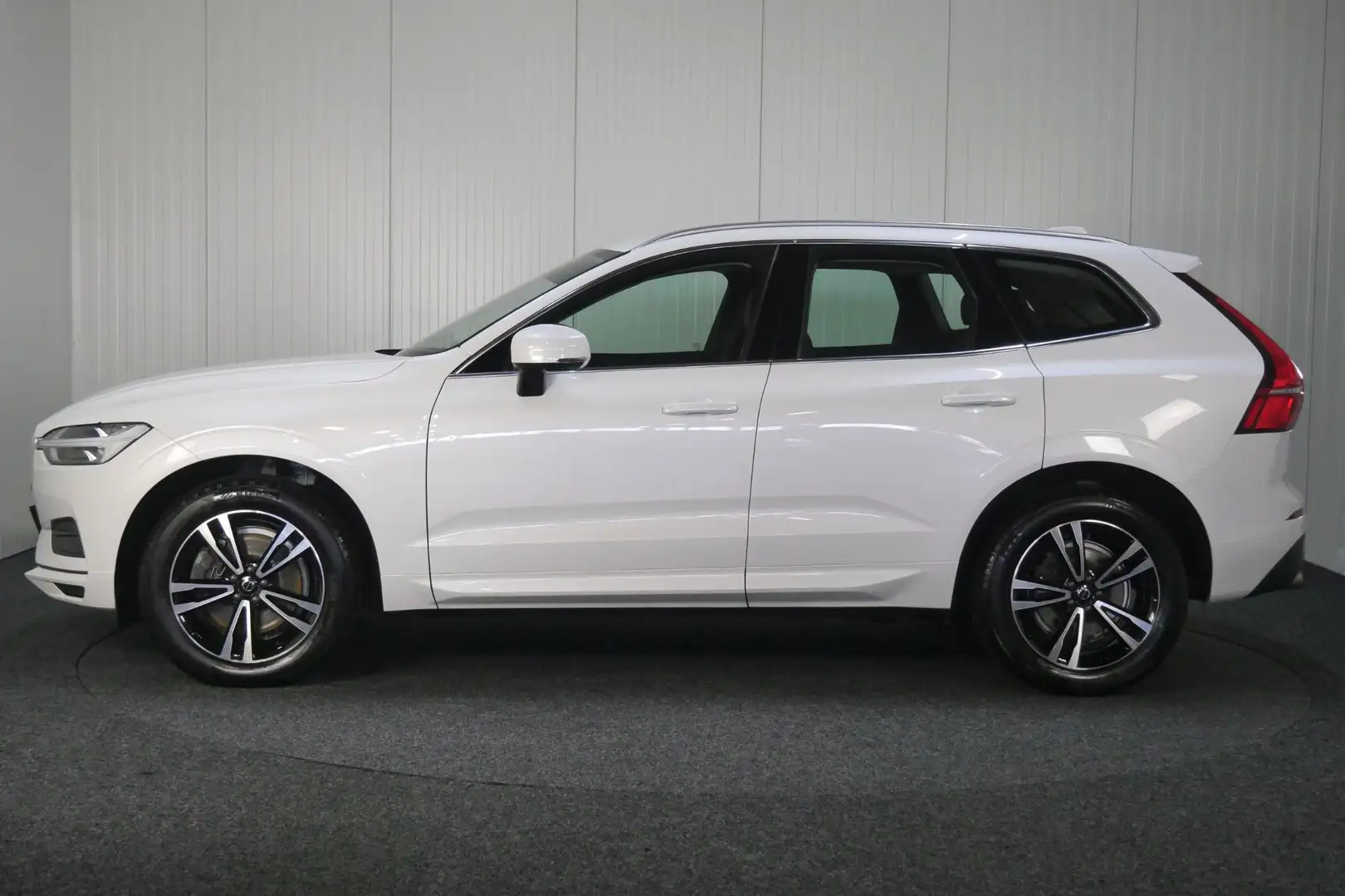 Volvo XC60 B5 AWD 250PK Momentum Pro | Achteruitrij camera | Weiß - 2