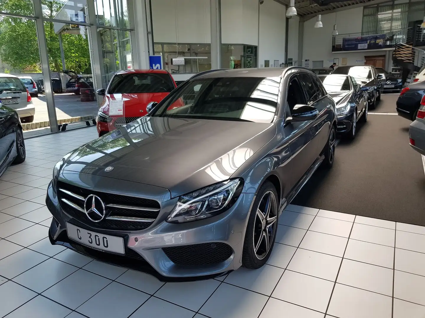 Mercedes-Benz C 300 AMG AHK NIGHT AIRMATIC LED SHZ TOTWINKEL Grijs - 1