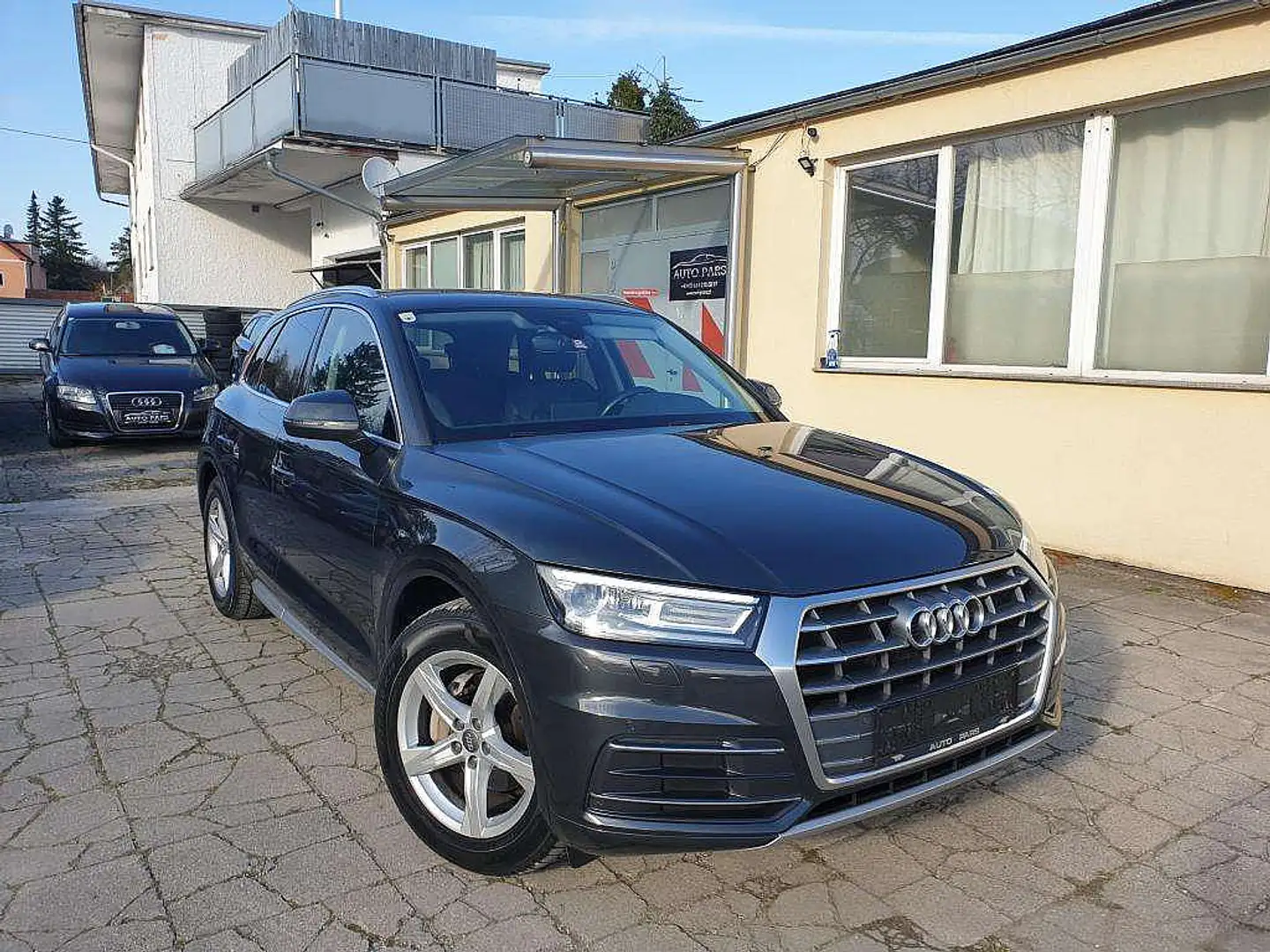 Audi Q5 2,0 TDI sport Grau - 2